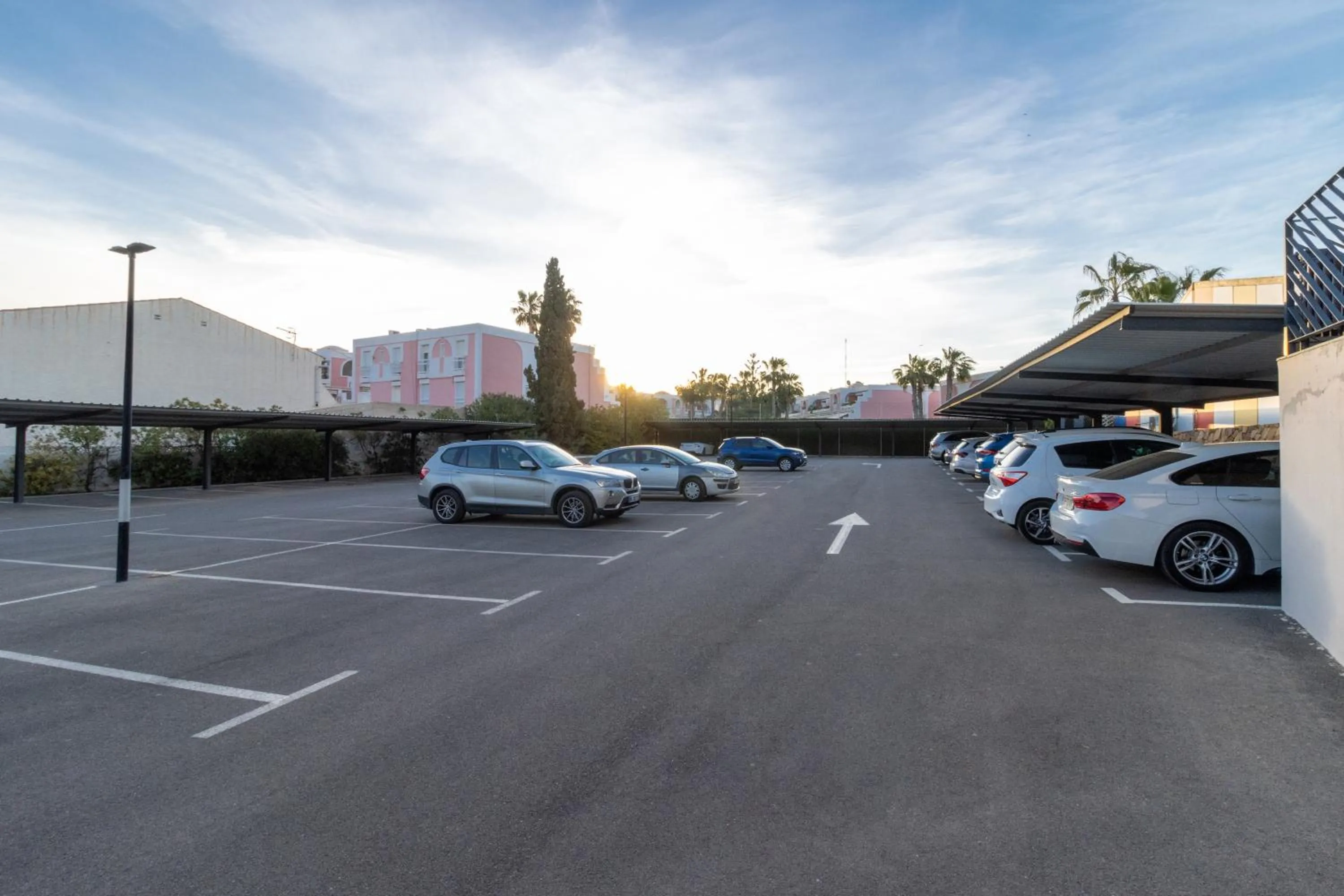 Parking in Dos Playas - 30º hotels