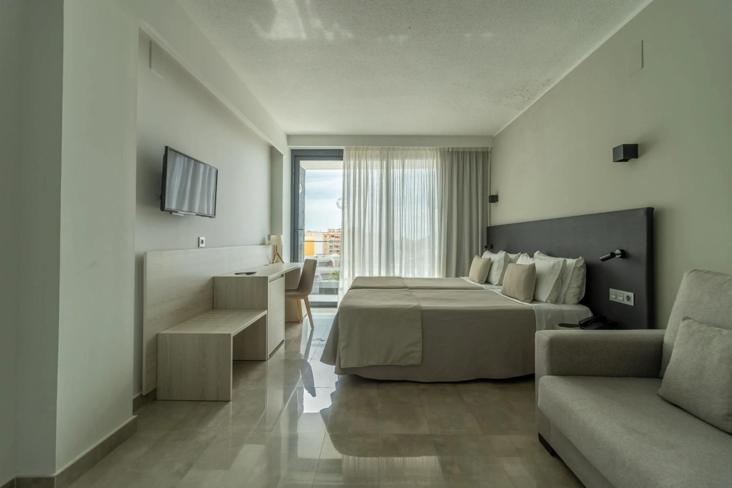 Photo of the whole room in Dos Playas - 30º hotels