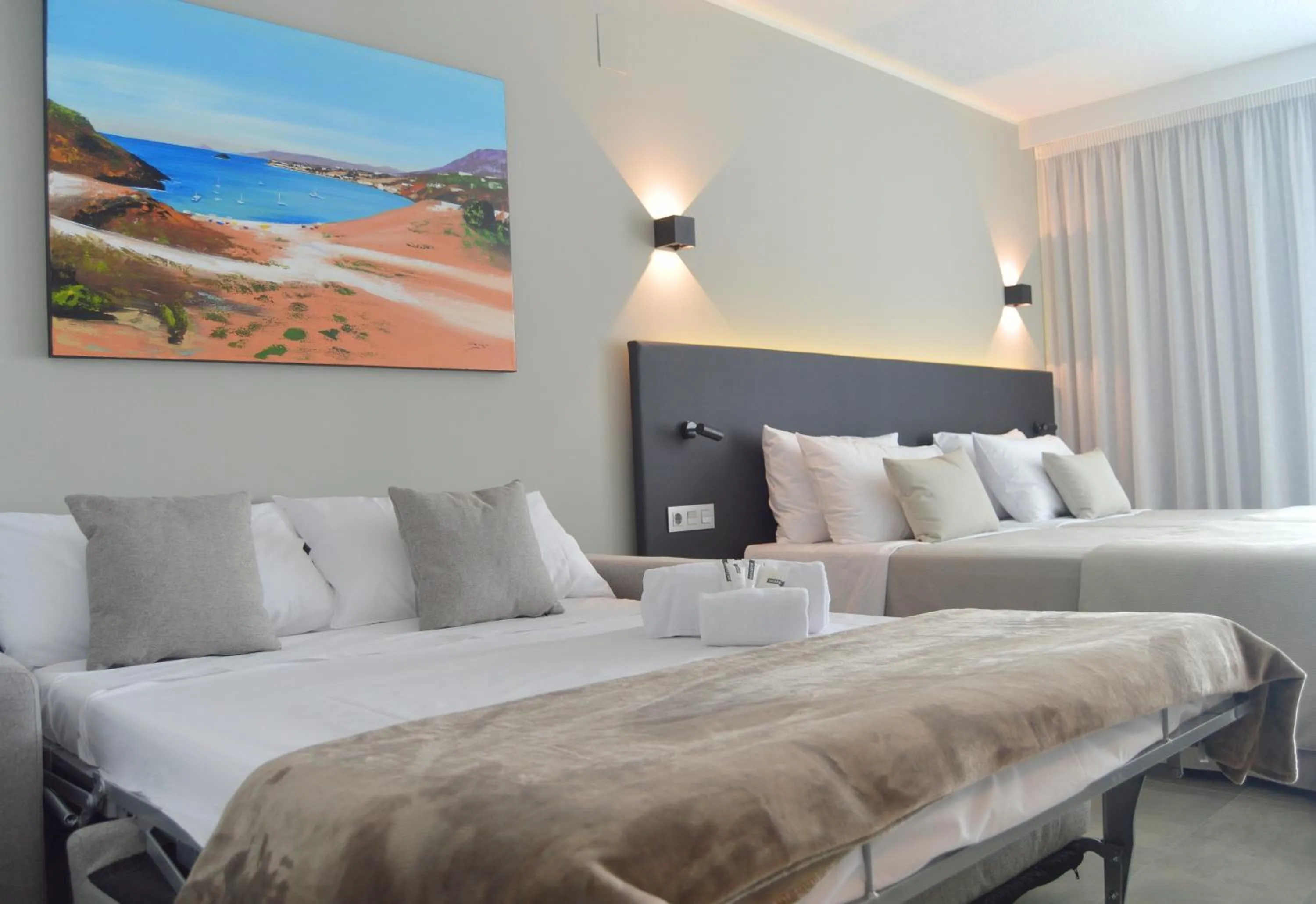 Photo of the whole room, Bed in Dos Playas - 30º hotels