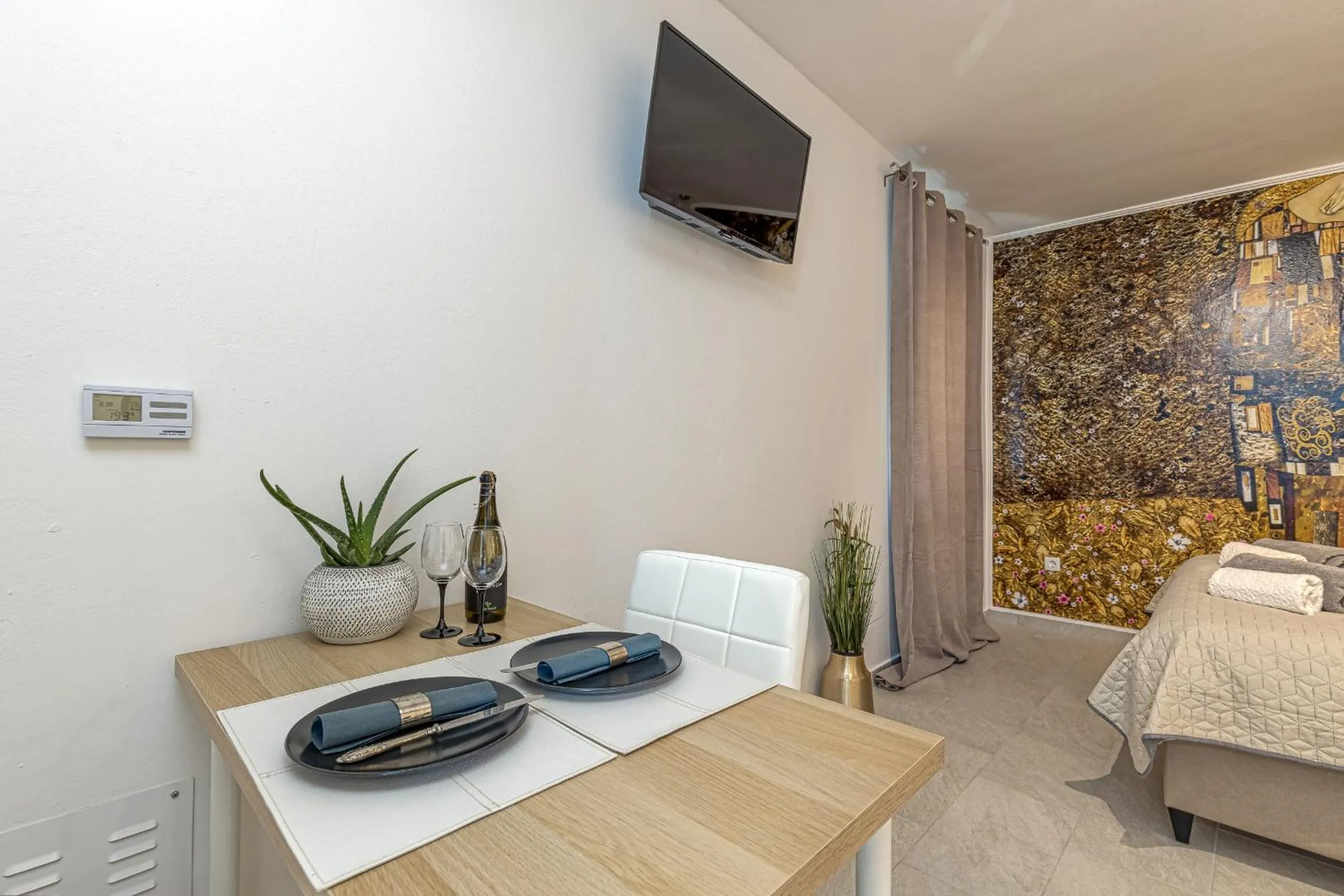 Bed in Apartments Hrestak