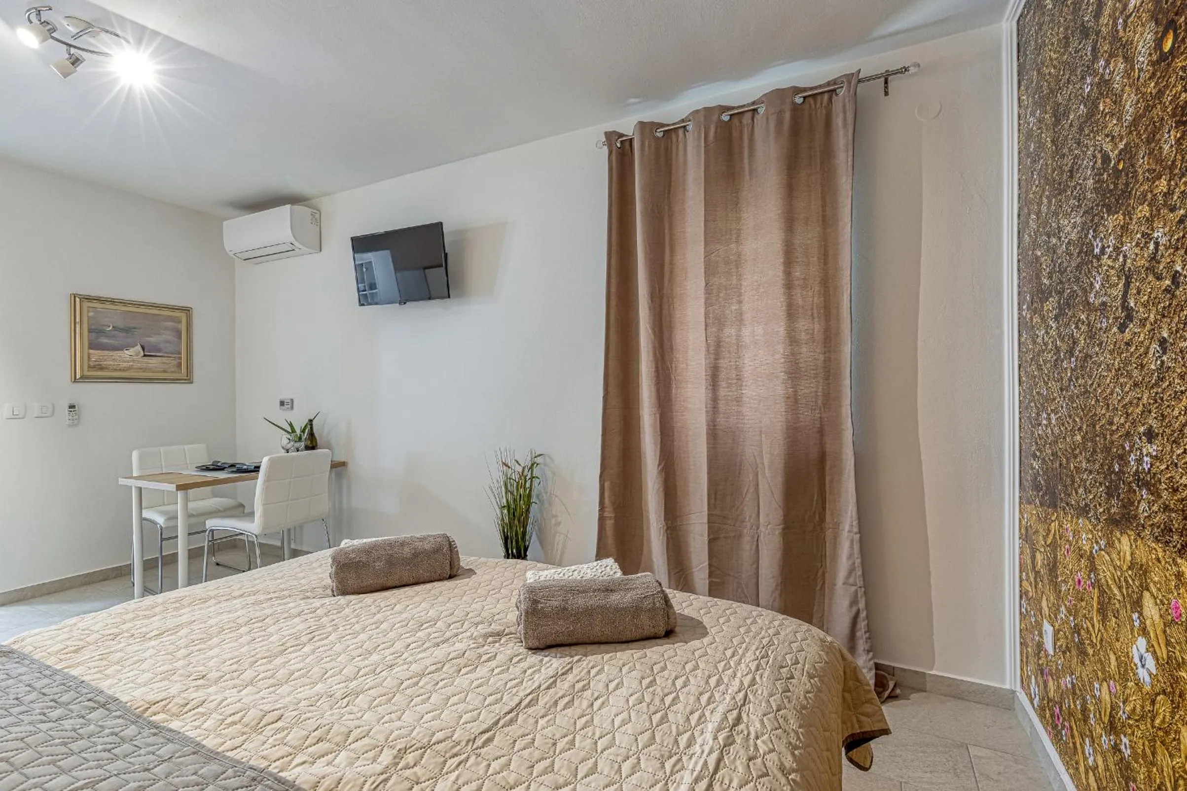 Bed in Apartments Hrestak