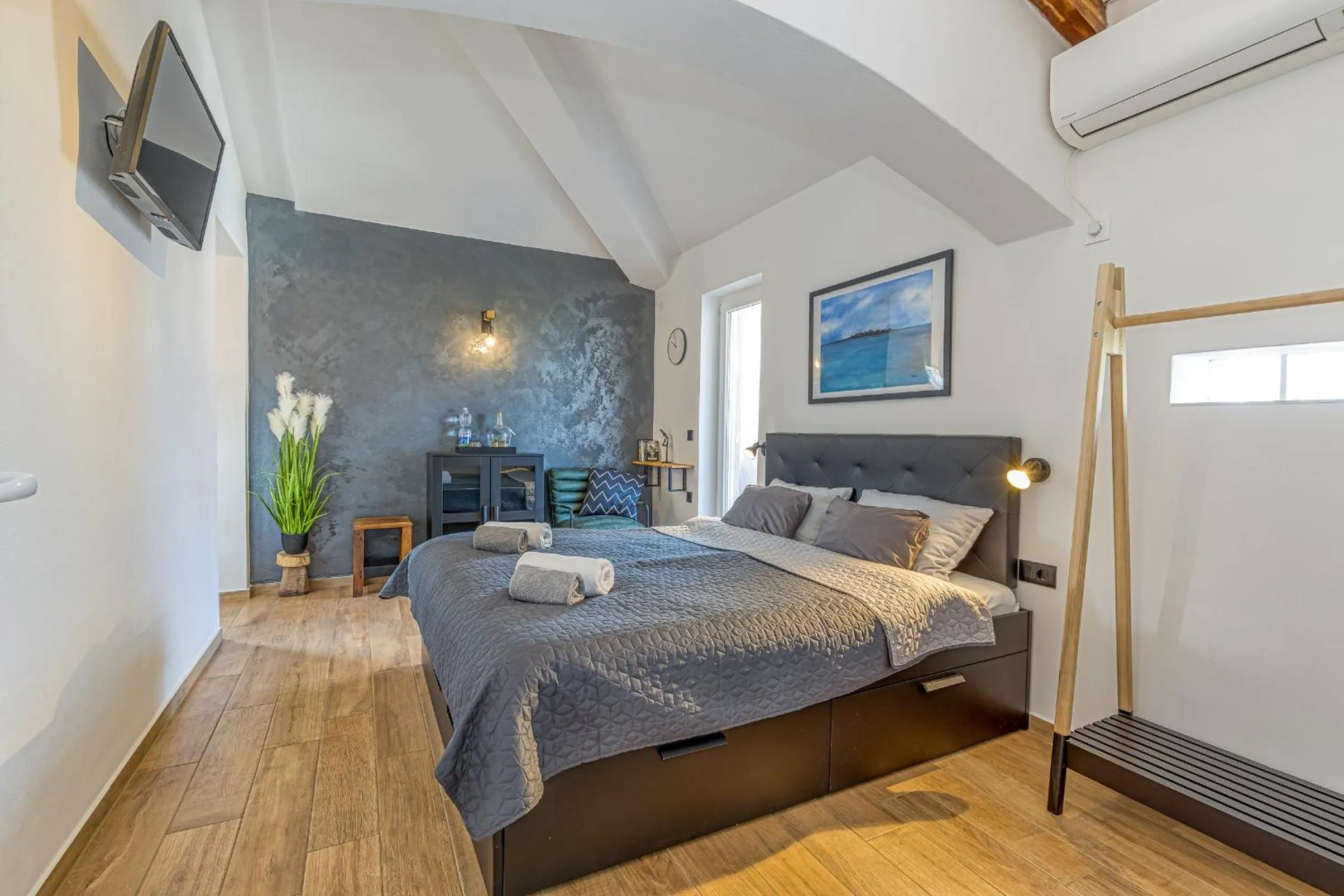 Bed in Apartments Hrestak