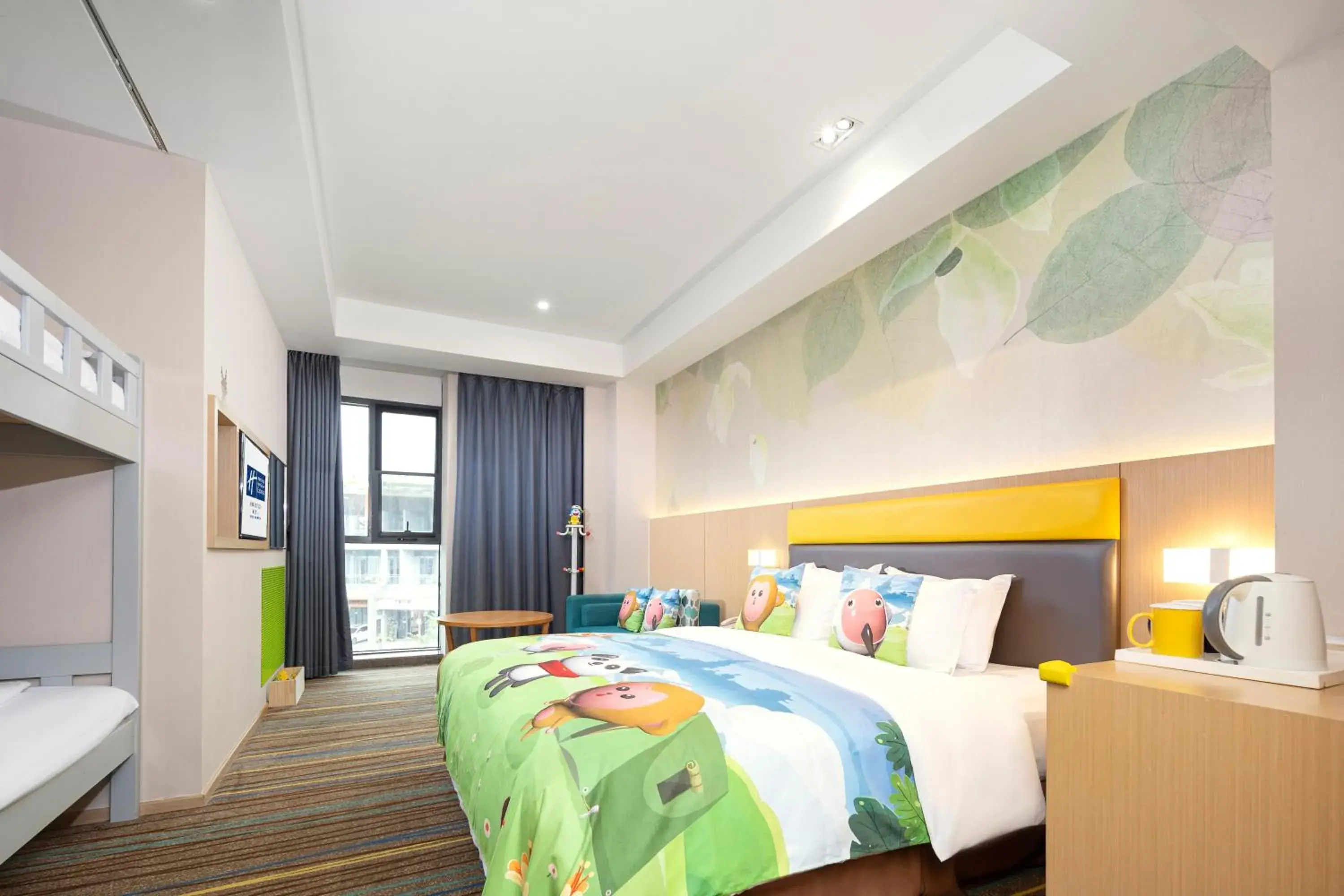 Photo of the whole room in Holiday Inn Express Emei Mountain, an IHG Hotel Photo of the whole room in Holiday Inn Express Emei Mountain, an IHG Hotel