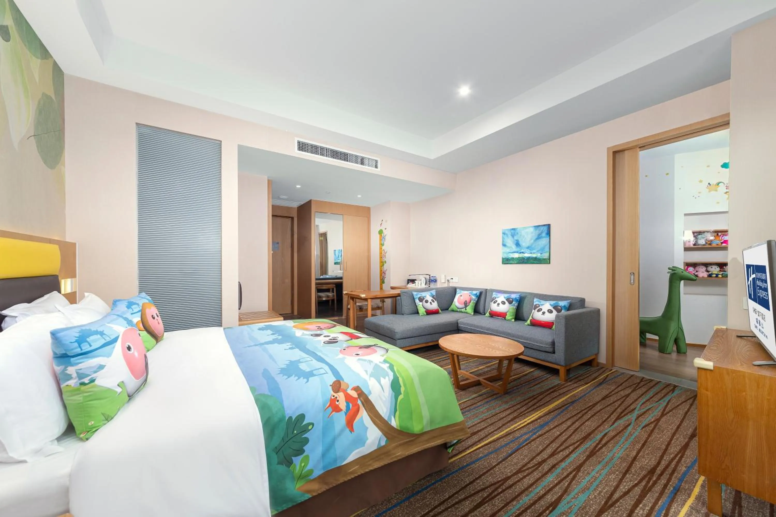 Photo of the whole room in Holiday Inn Express Emei Mountain, an IHG Hotel