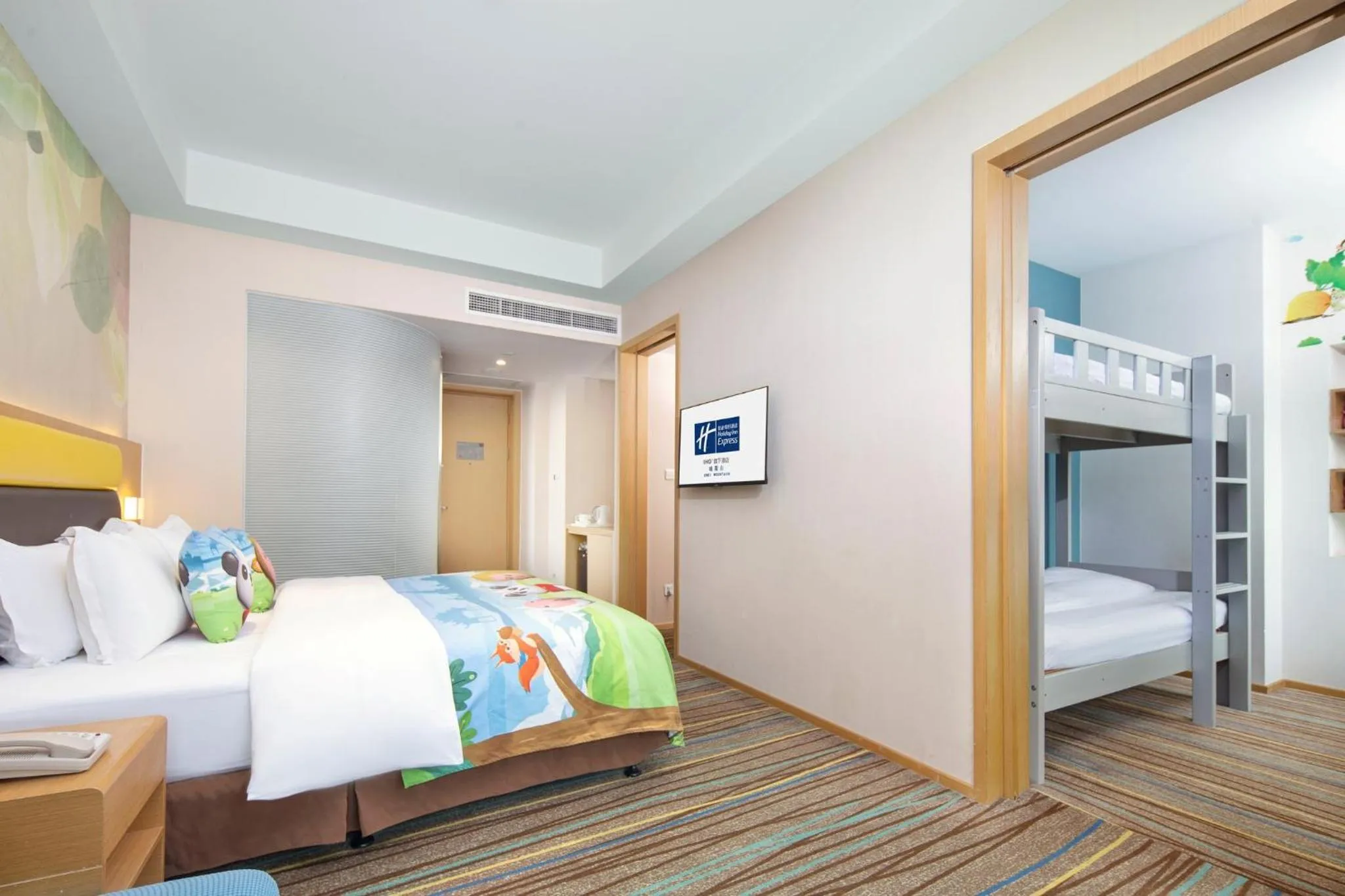 Bedroom in Holiday Inn Express Emei Mountain, an IHG Hotel