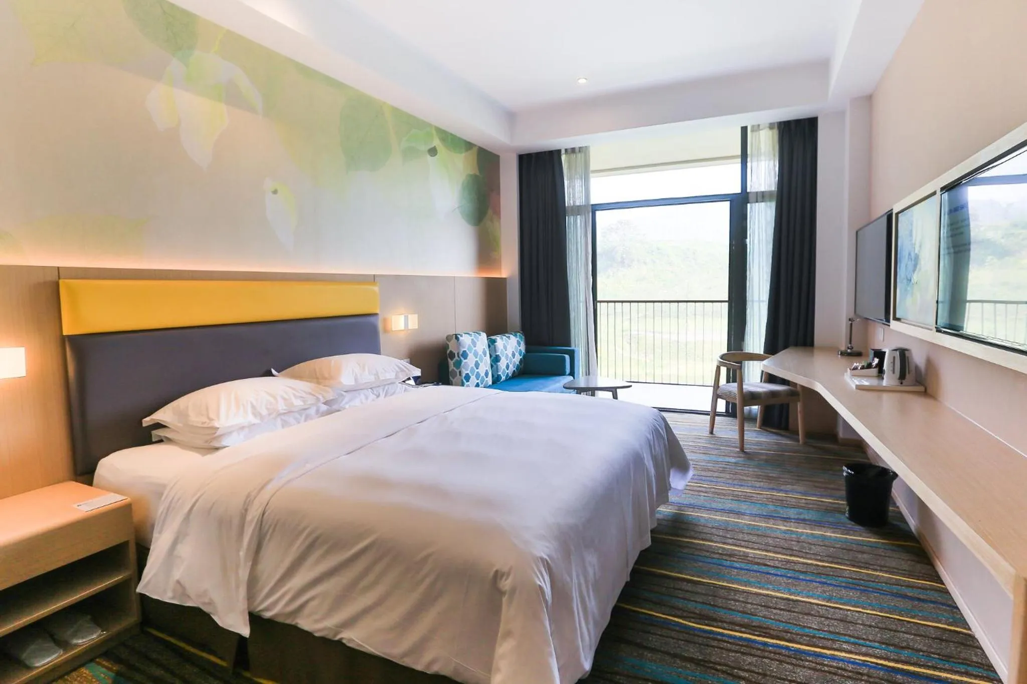 Photo of the whole room in Holiday Inn Express Emei Mountain, an IHG Hotel