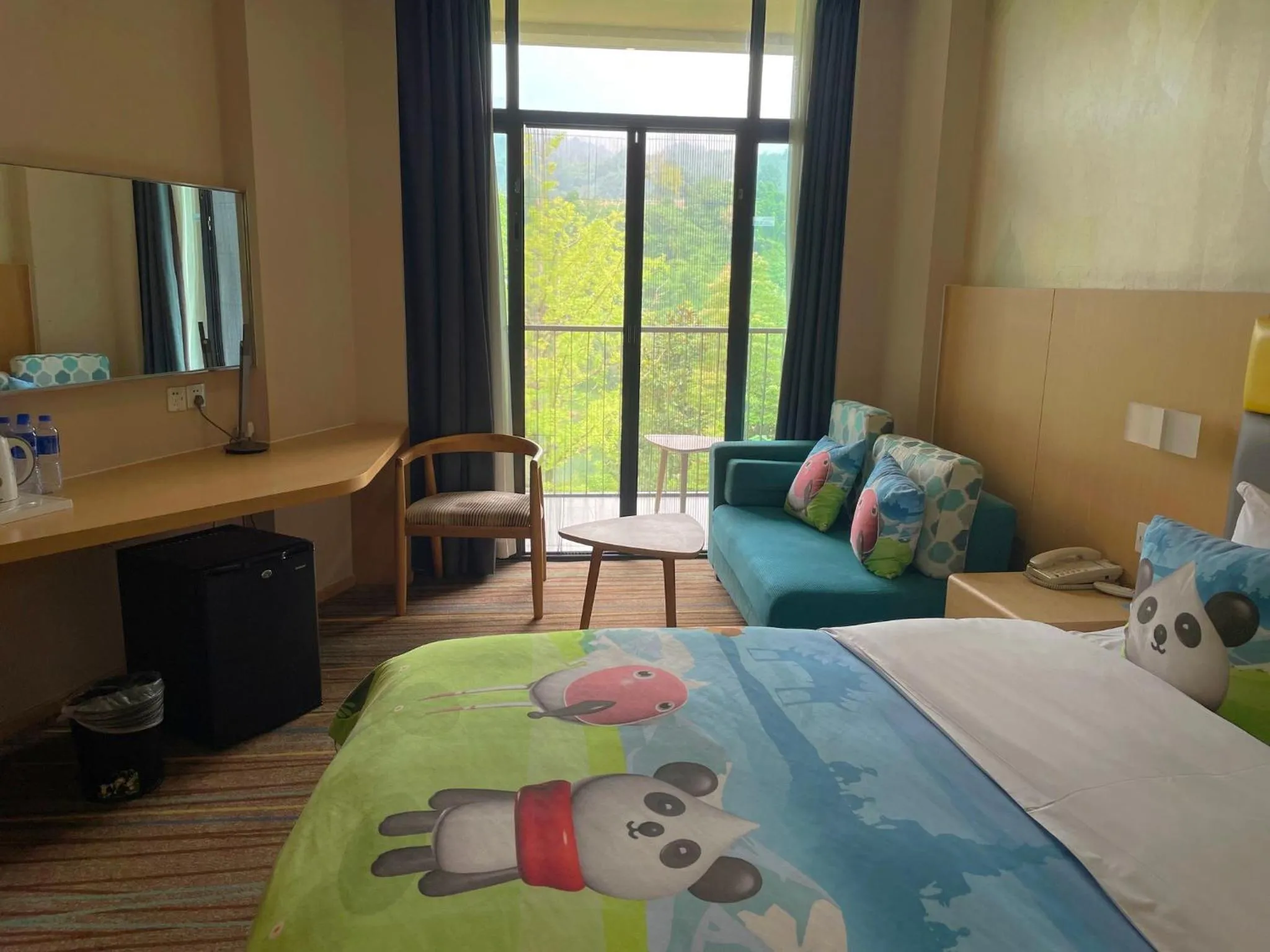 Photo of the whole room in Holiday Inn Express Emei Mountain, an IHG Hotel
