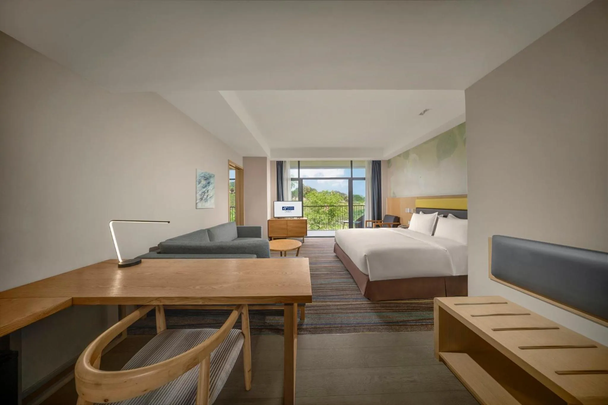 Photo of the whole room in Holiday Inn Express Emei Mountain, an IHG Hotel