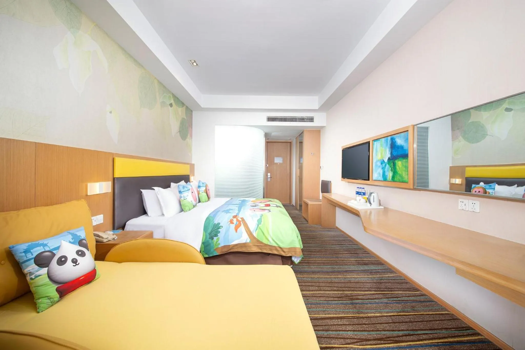 Photo of the whole room in Holiday Inn Express Emei Mountain, an IHG Hotel