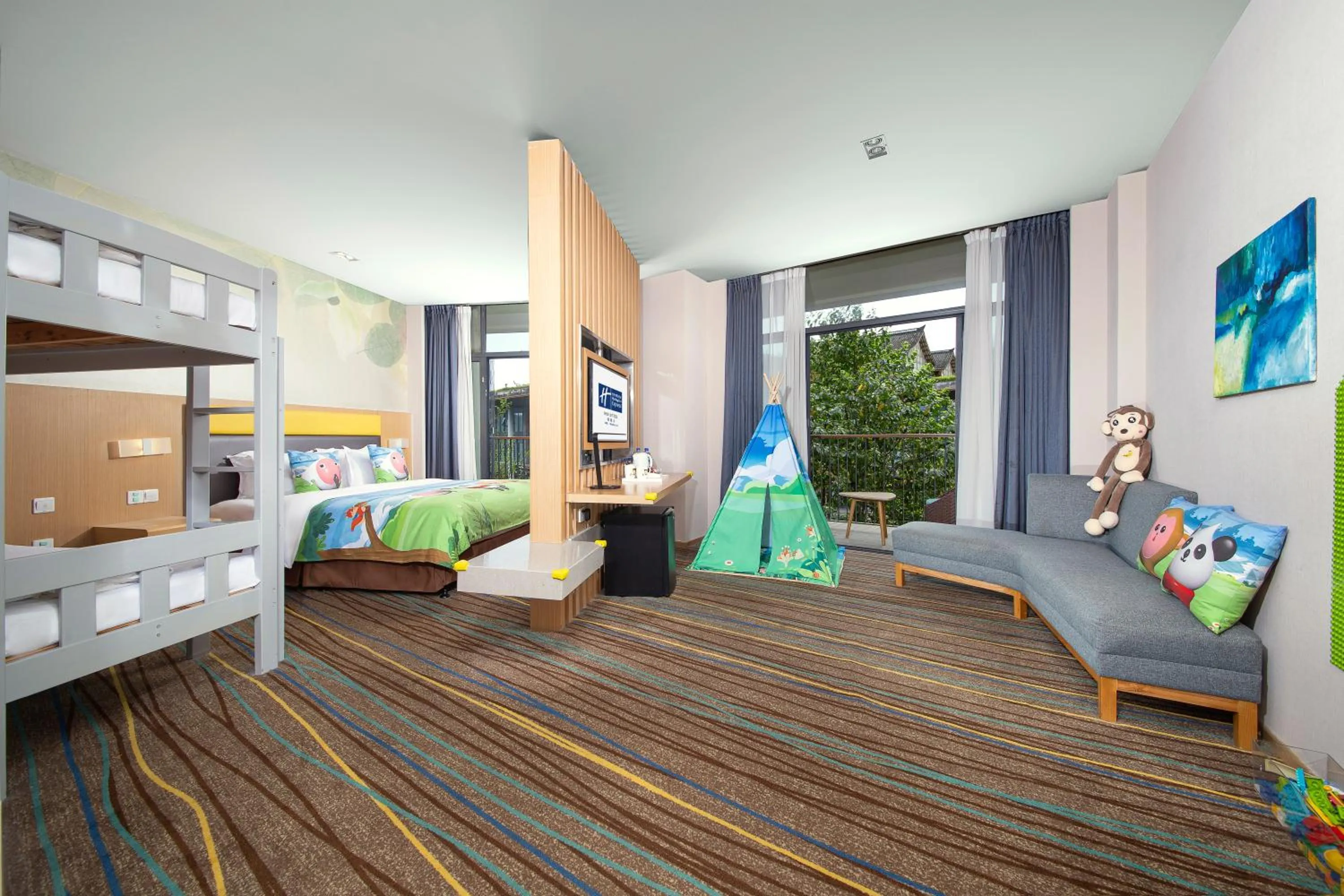 Photo of the whole room in Holiday Inn Express Emei Mountain, an IHG Hotel