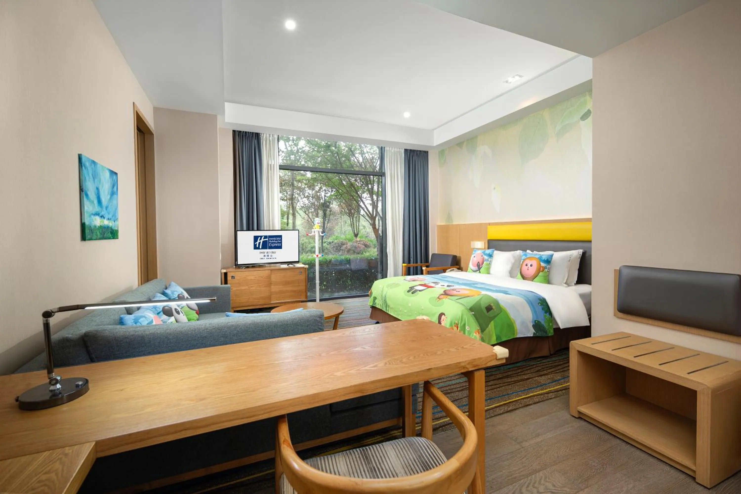 Photo of the whole room in Holiday Inn Express Emei Mountain, an IHG Hotel