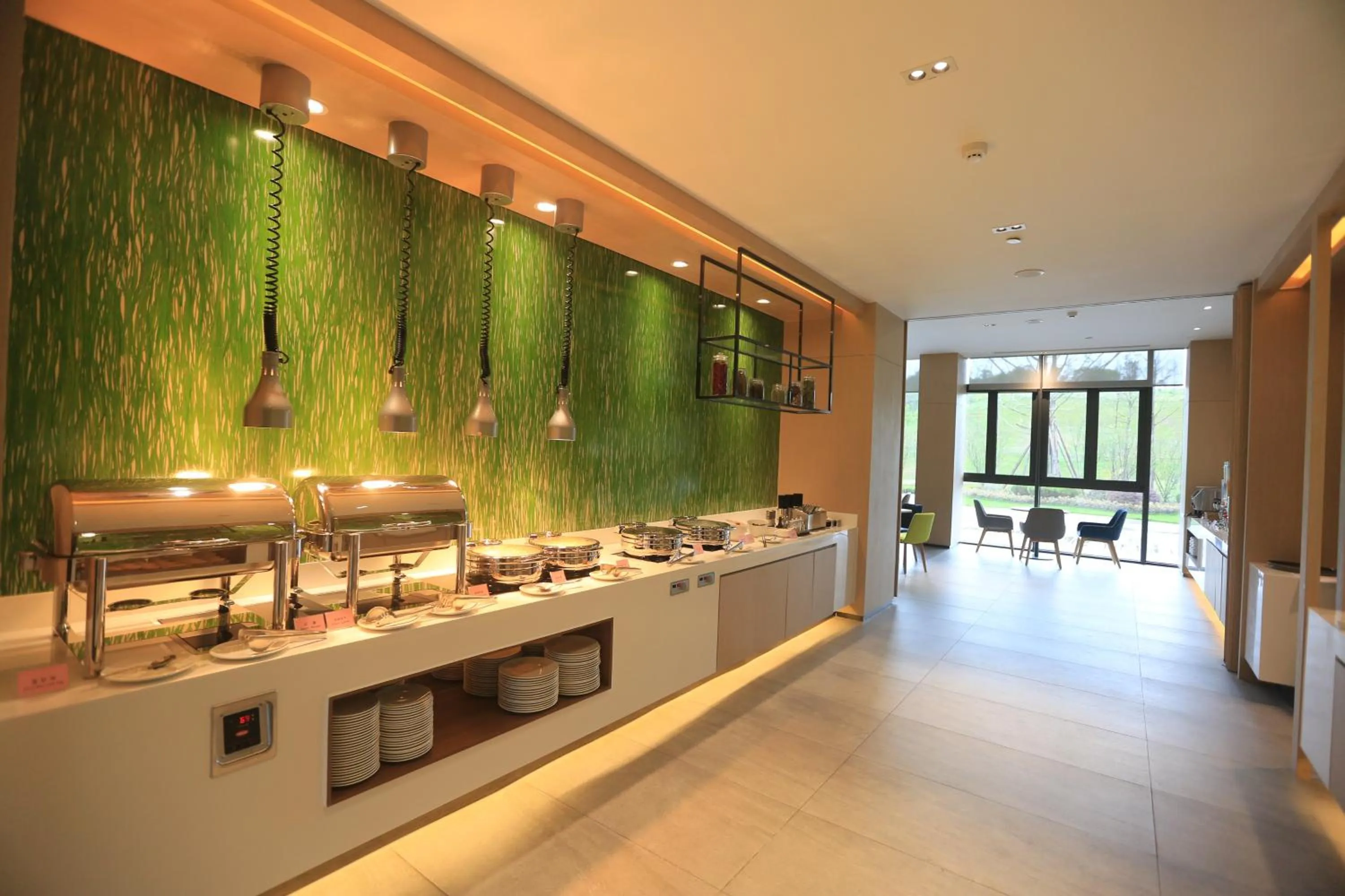 Restaurant/places to eat in Holiday Inn Express Emei Mountain, an IHG Hotel