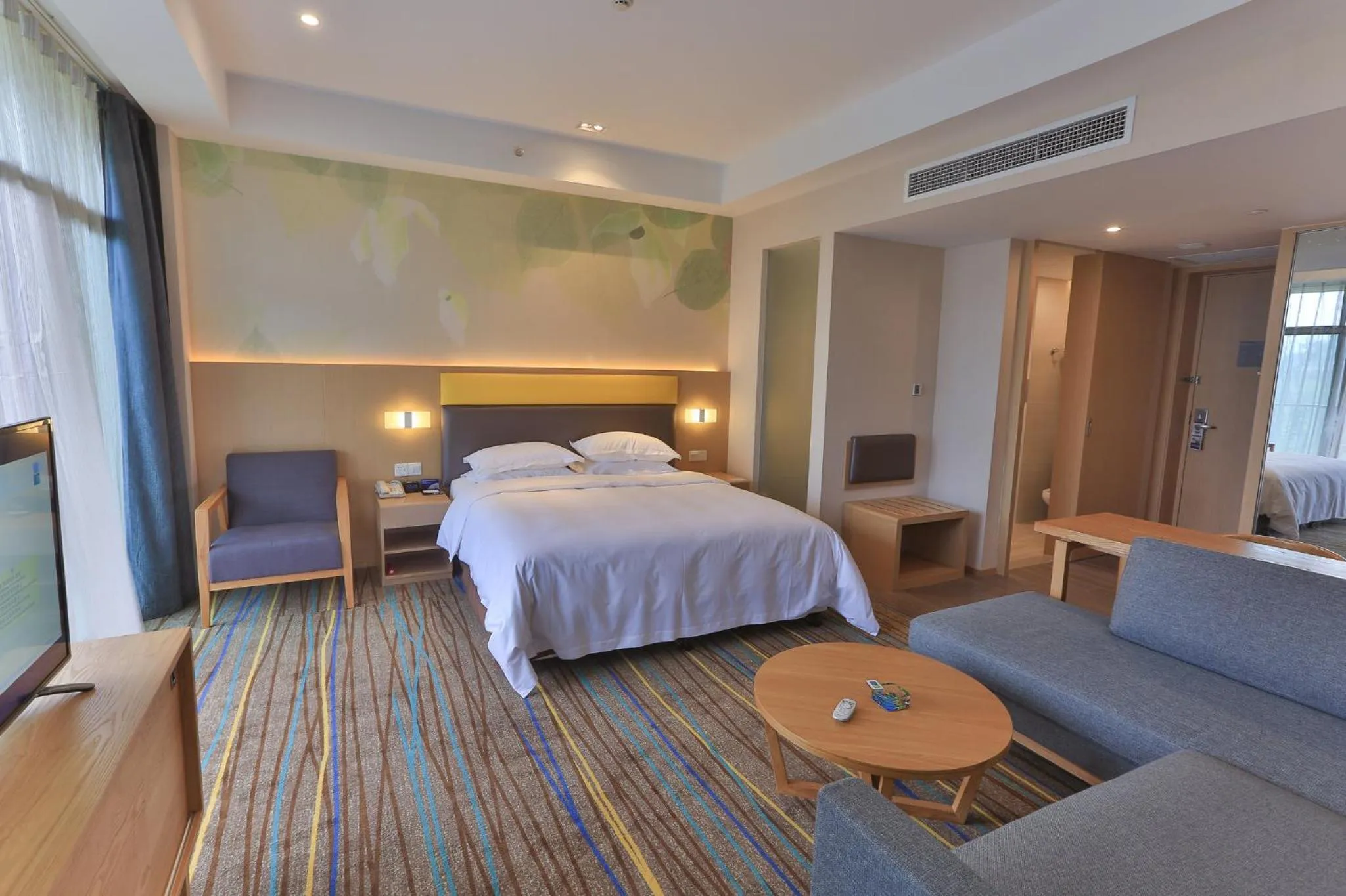 Photo of the whole room in Holiday Inn Express Emei Mountain, an IHG Hotel