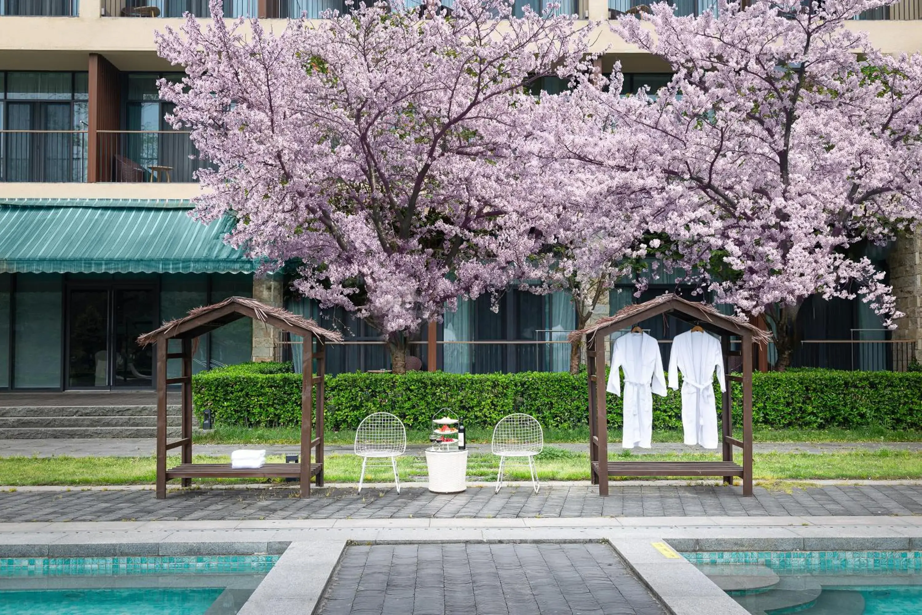 Swimming pool in Holiday Inn Express Emei Mountain, an IHG Hotel Swimming pool in Holiday Inn Express Emei Mountain, an IHG Hotel