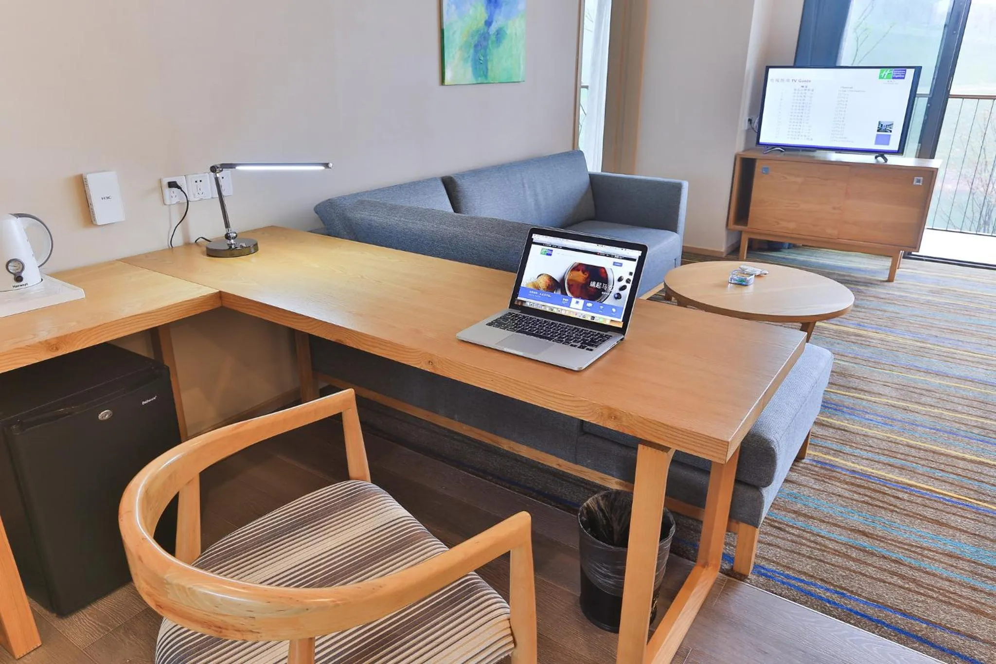 Photo of the whole room in Holiday Inn Express Emei Mountain, an IHG Hotel