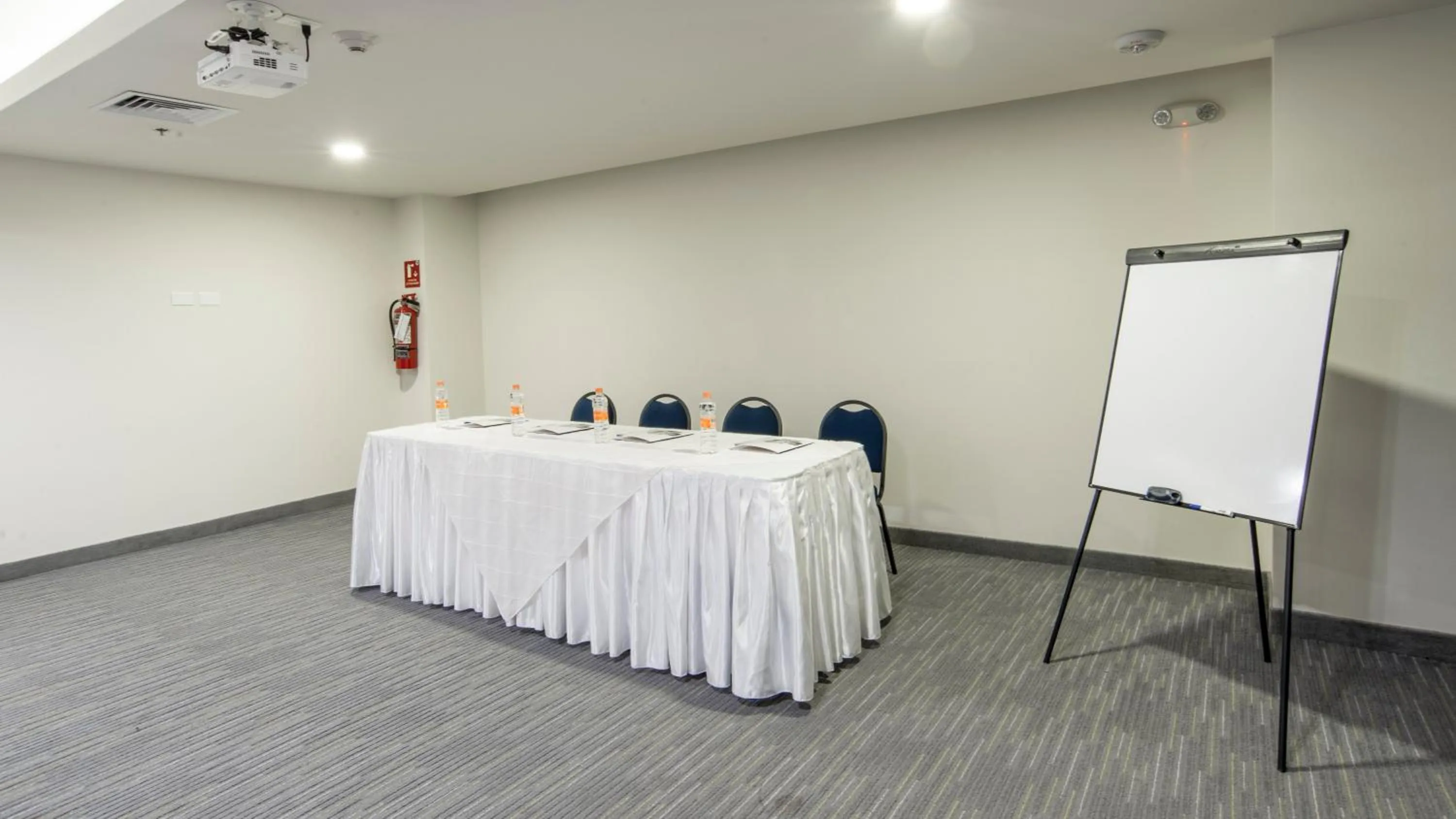 Meeting/conference room in Holiday Inn Express & Suites - Ciudad Obregon by IHG