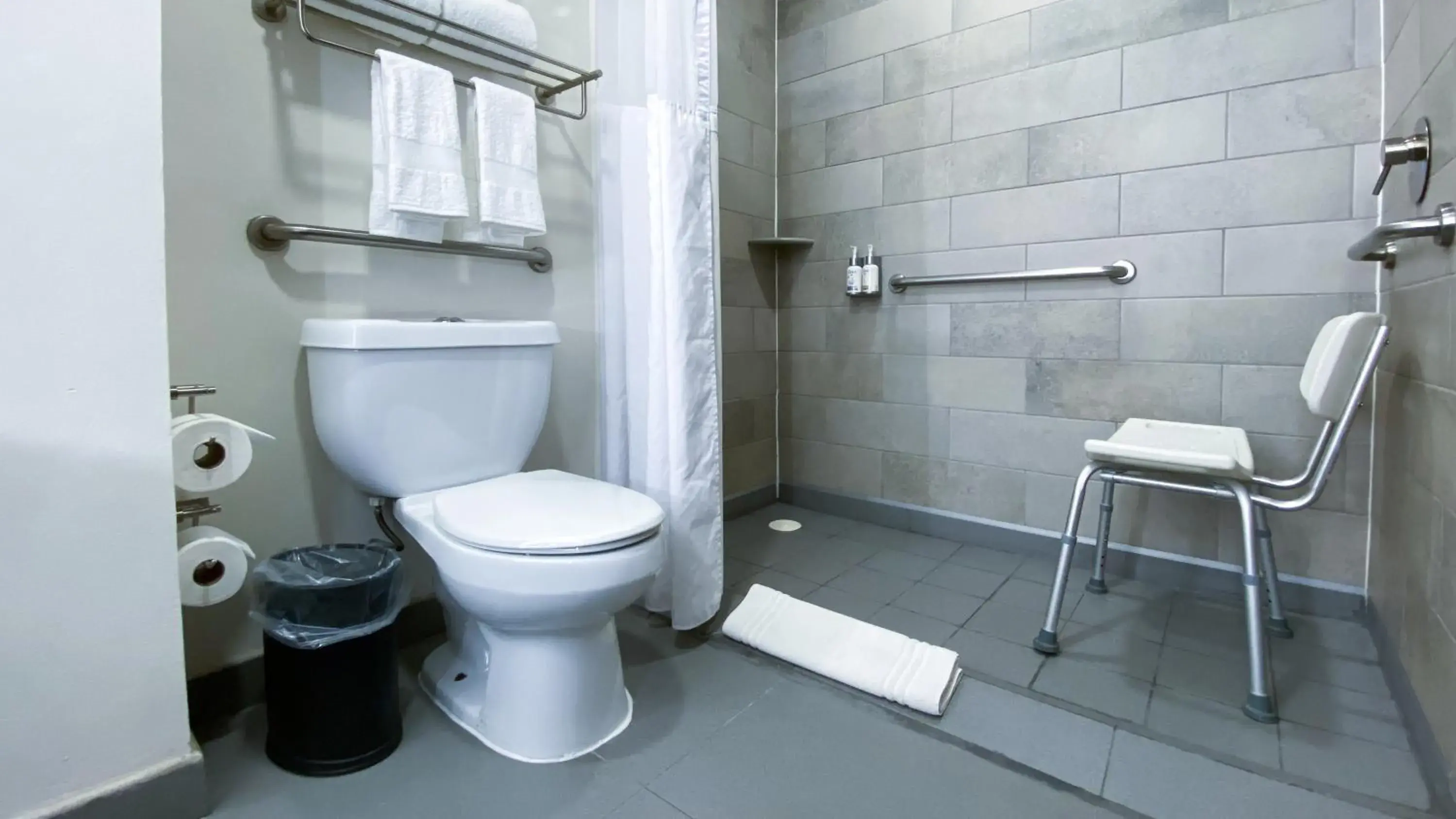 Standard King Room - Accessible in Holiday Inn Express & Suites - Ciudad Obregon by IHG Standard King Room - Accessible in Holiday Inn Express & Suites - Ciudad Obregon by IHG