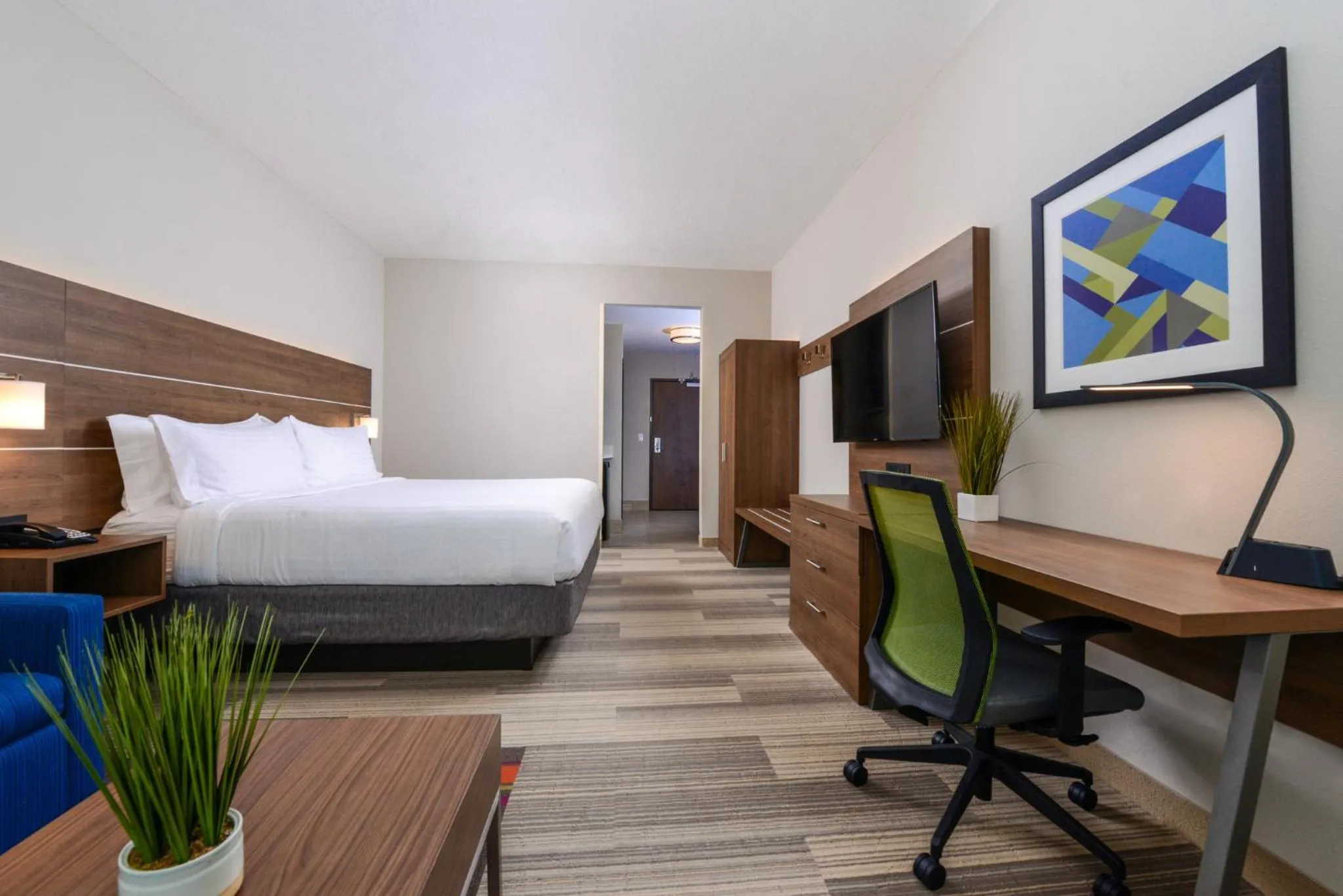 Photo of the whole room, Bed in Holiday Inn Express & Suites - St. Petersburg - Madeira Beach by IHG