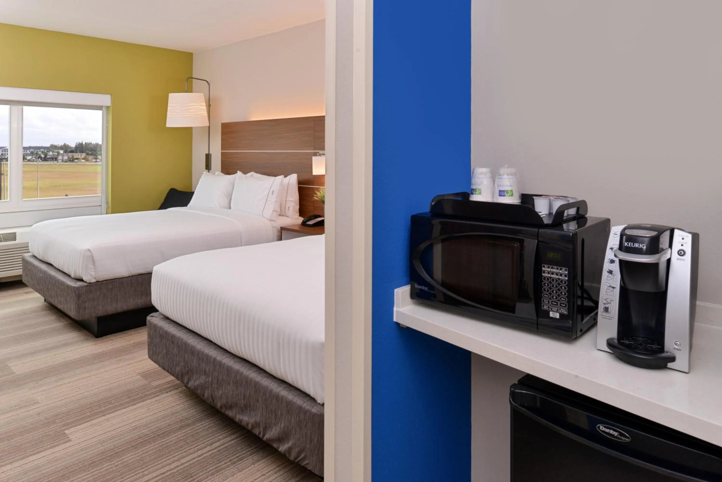 Photo of the whole room, Bed in Holiday Inn Express & Suites - St. Petersburg - Madeira Beach by IHG