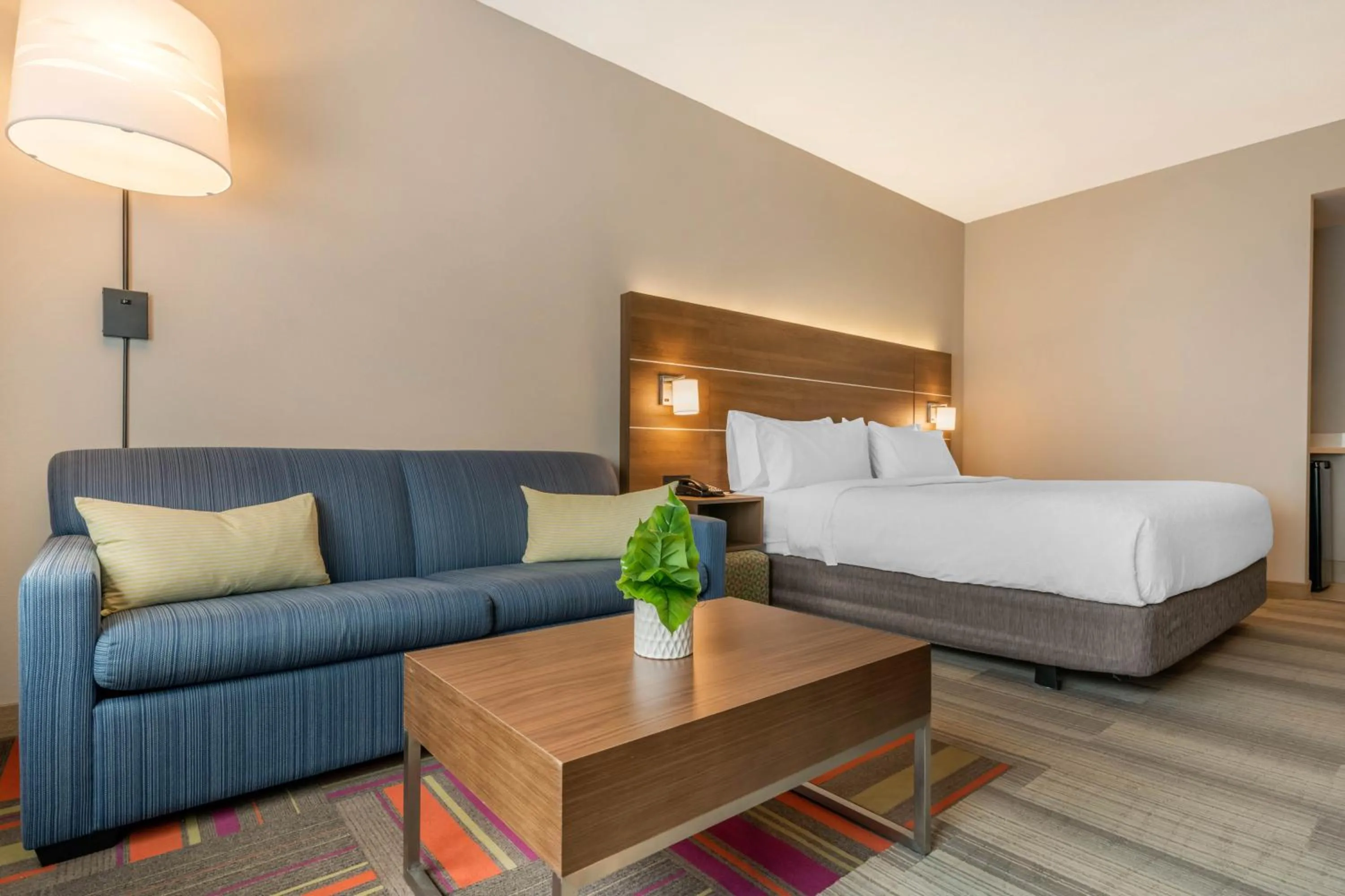 Bedroom, Bed in Holiday Inn Express & Suites - St. Petersburg - Madeira Beach by IHG
