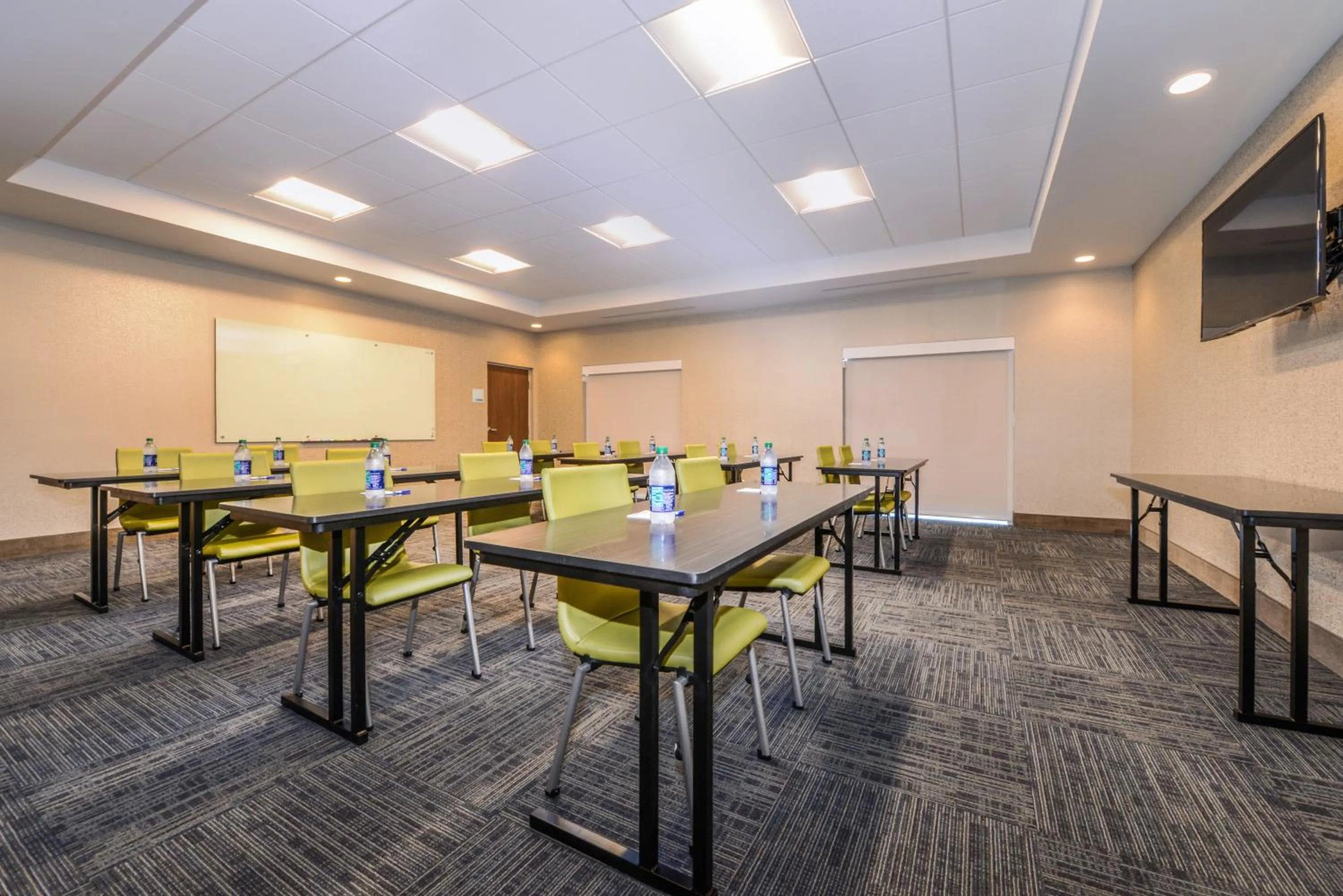 Meeting/conference room in Holiday Inn Express & Suites - St. Petersburg - Madeira Beach by IHG