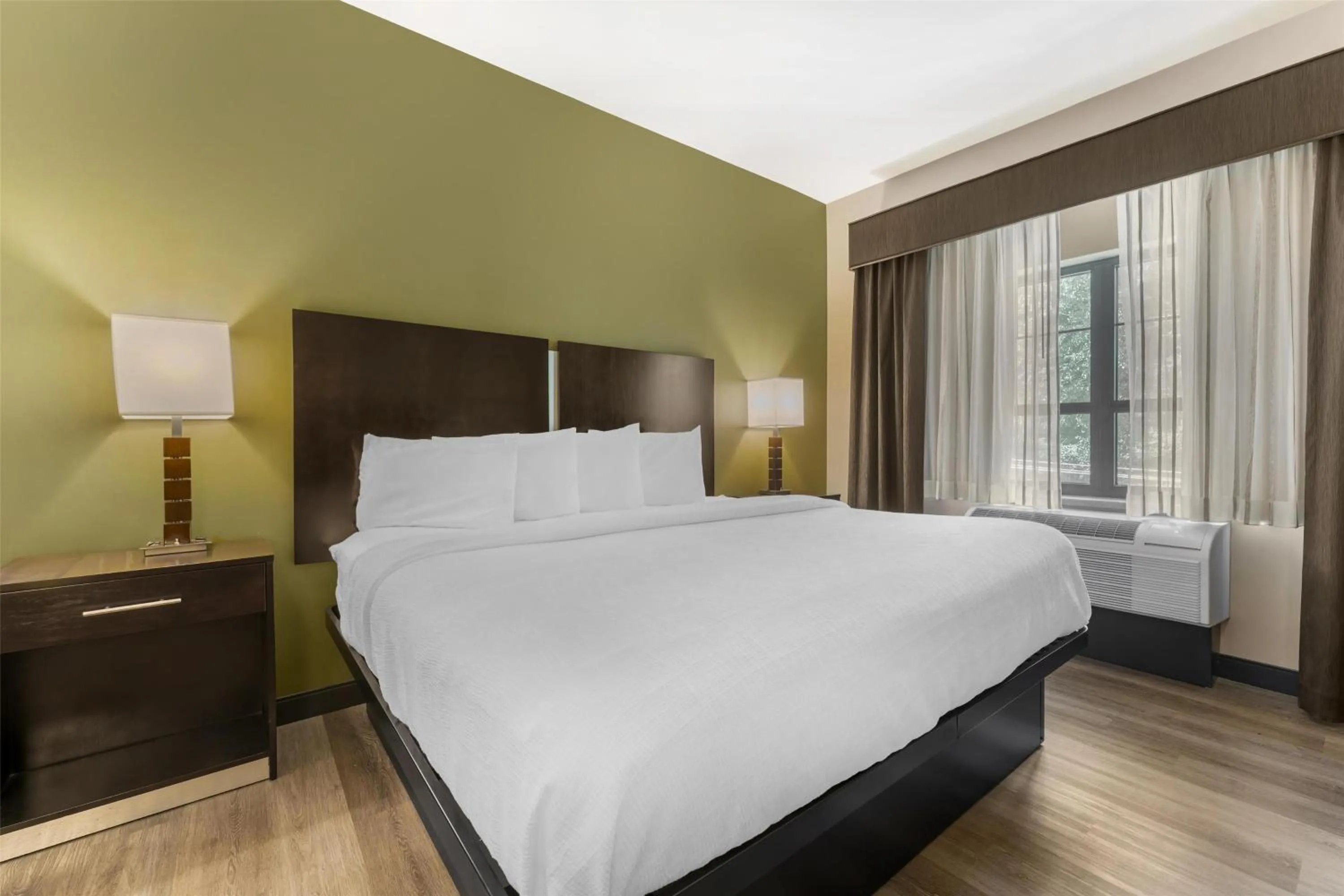 Bedroom, Bed in Best Western Plus Franciscan Square Inn & Suites Steubenville