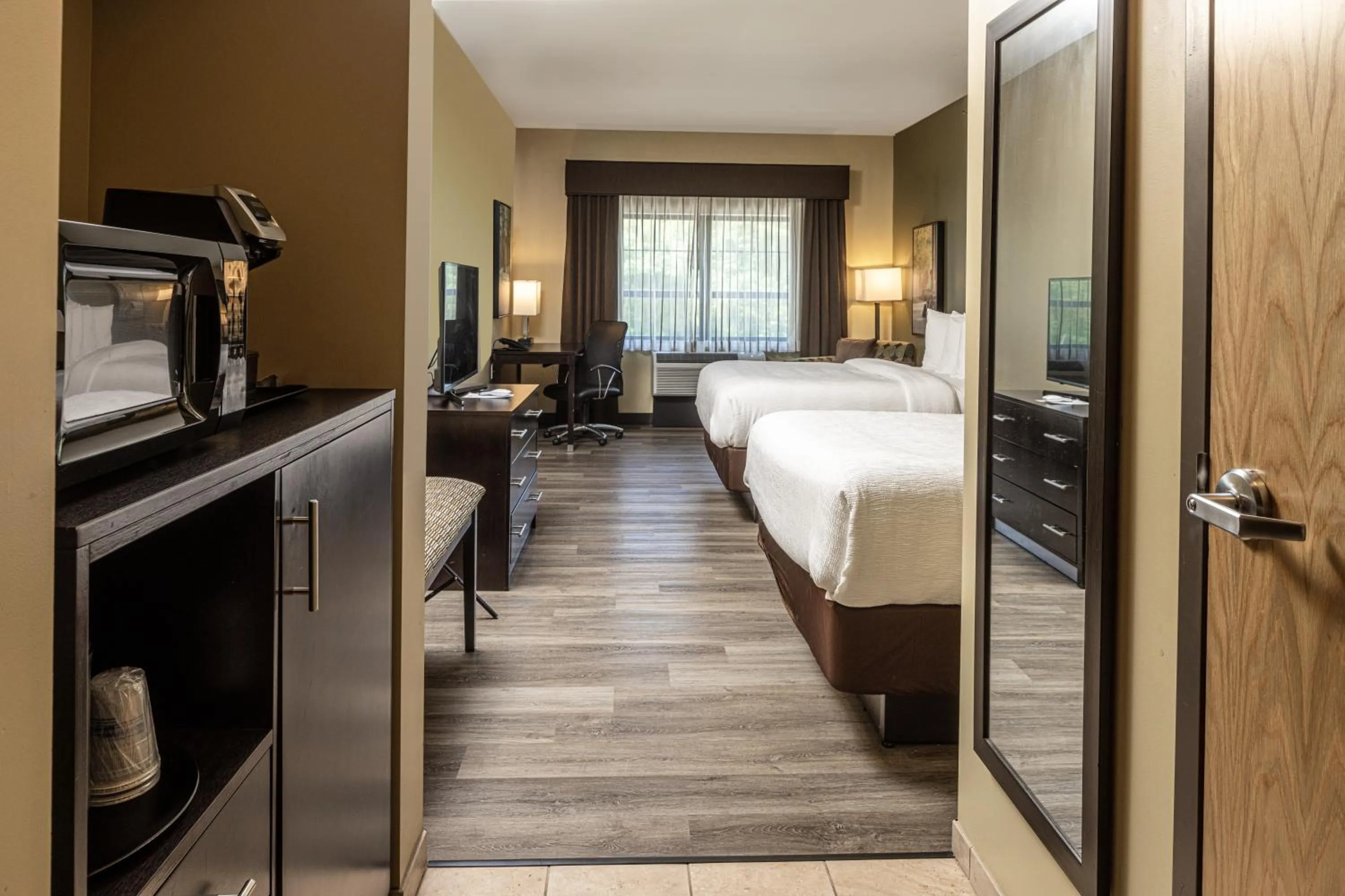 Bedroom, Bed in Best Western Plus Franciscan Square Inn & Suites Steubenville