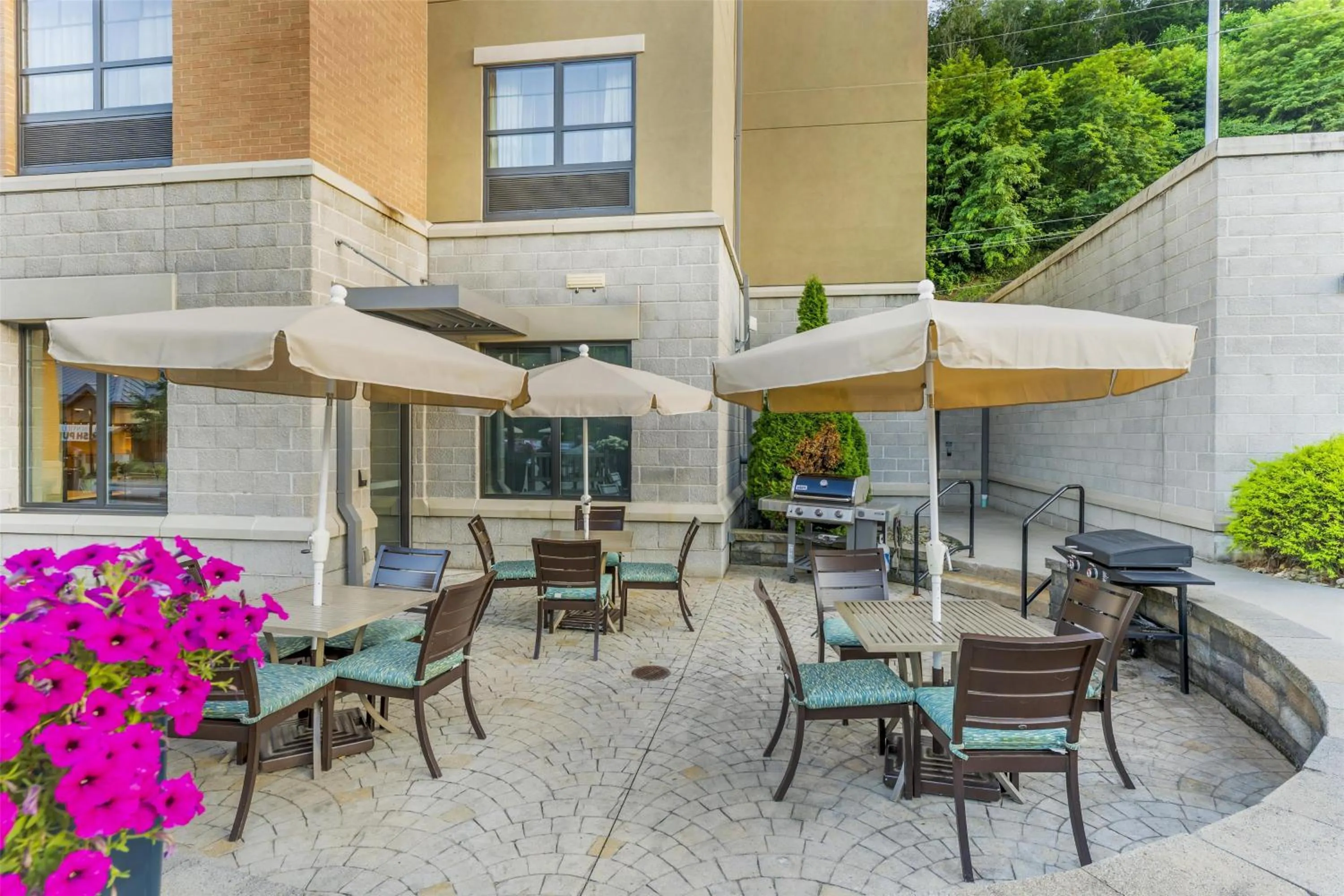 Property building in Best Western Plus Franciscan Square Inn & Suites Steubenville