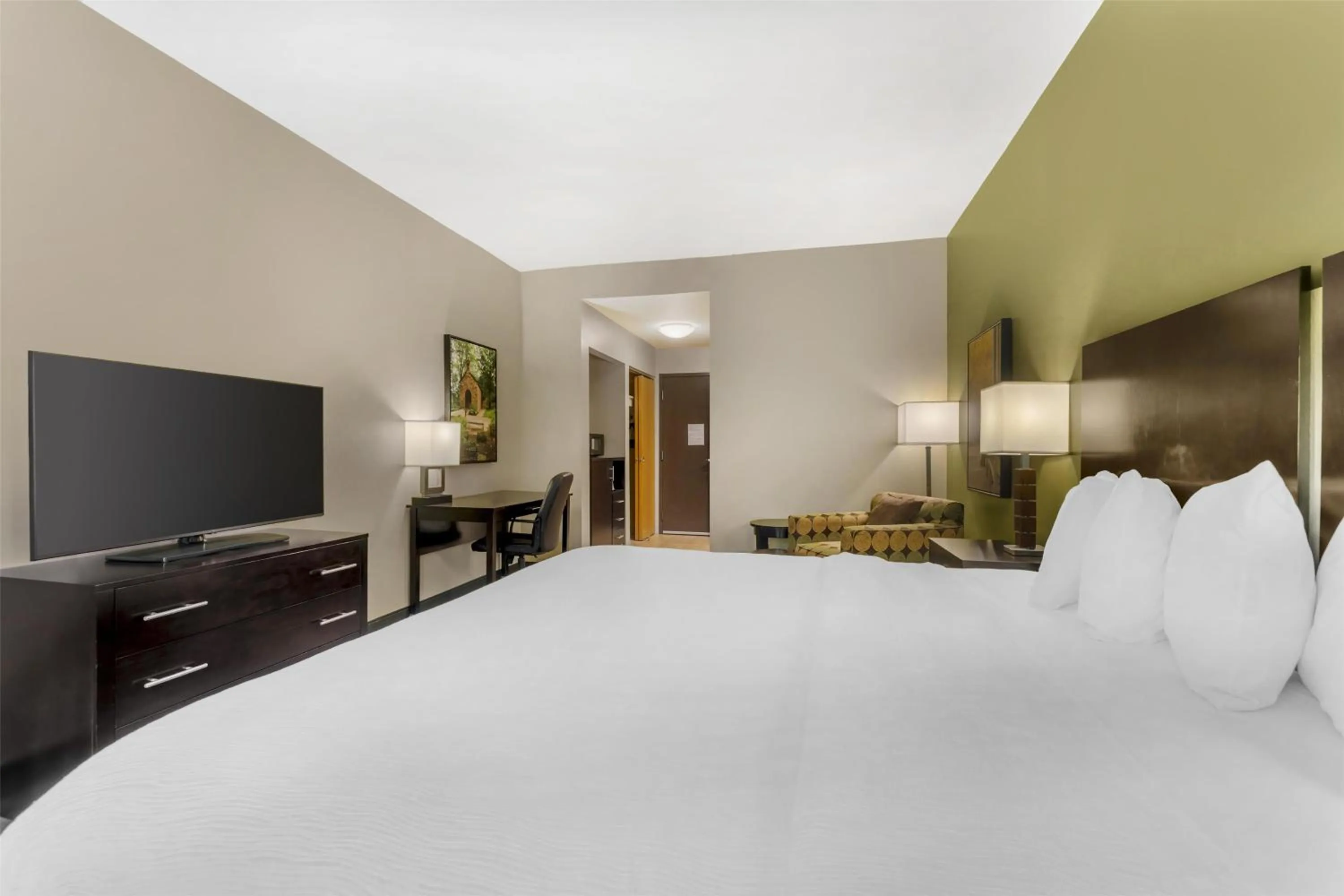 Bedroom, Bed in Best Western Plus Franciscan Square Inn & Suites Steubenville