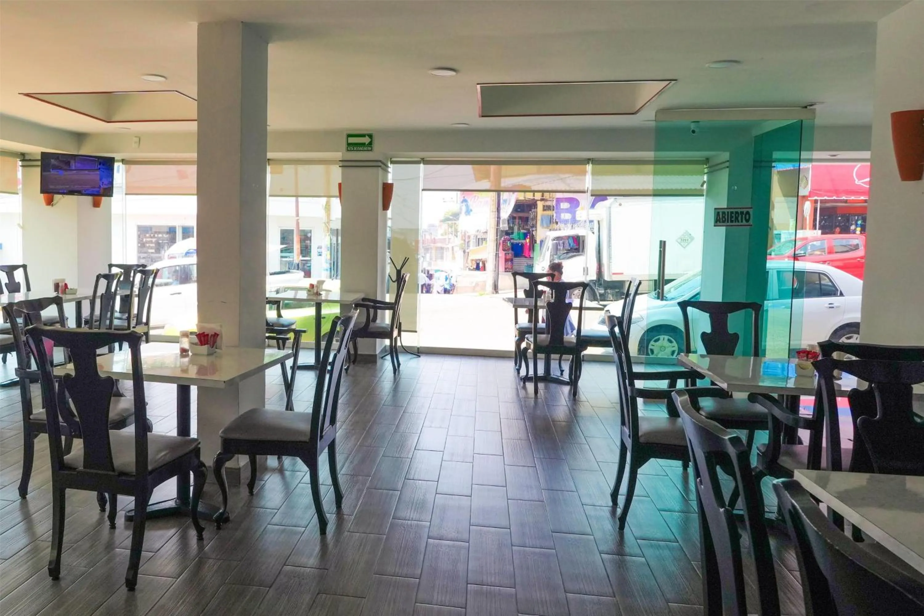 Restaurant/places to eat in Days Inn by Wyndham Minatitlan