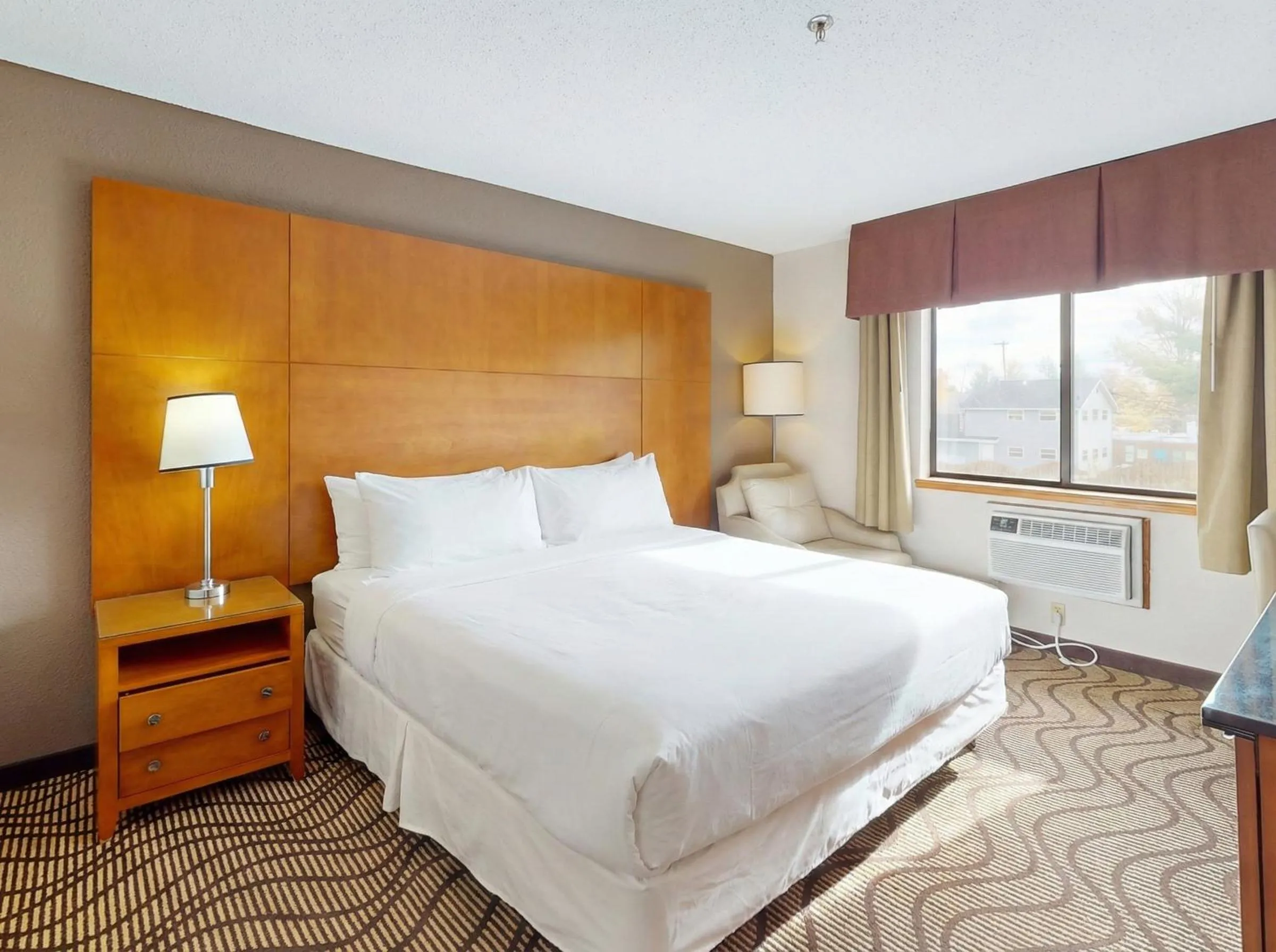 Bed in Oscoda Lakeside Hotel