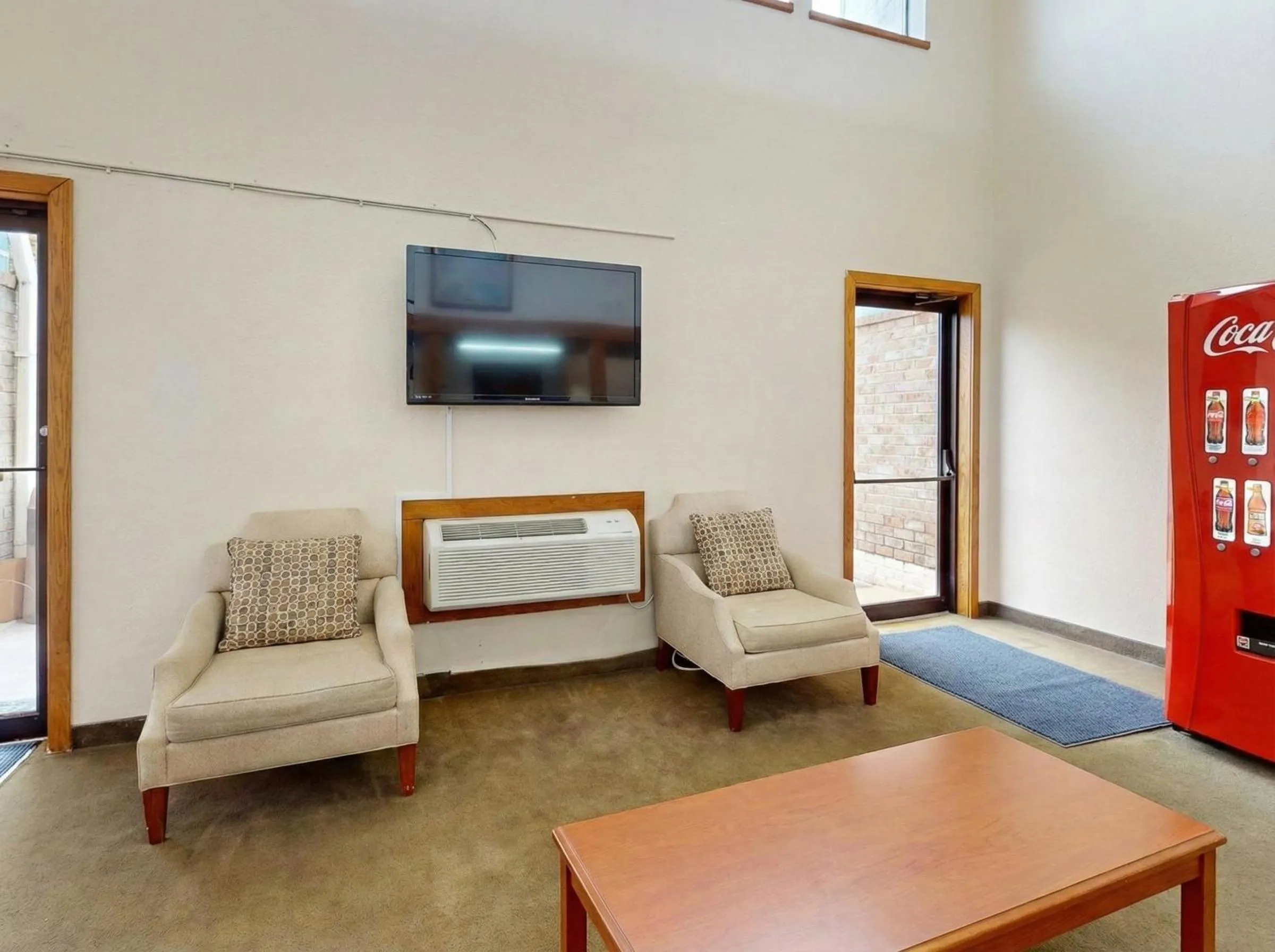 Communal lounge/ TV room in Oscoda Lakeside Hotel