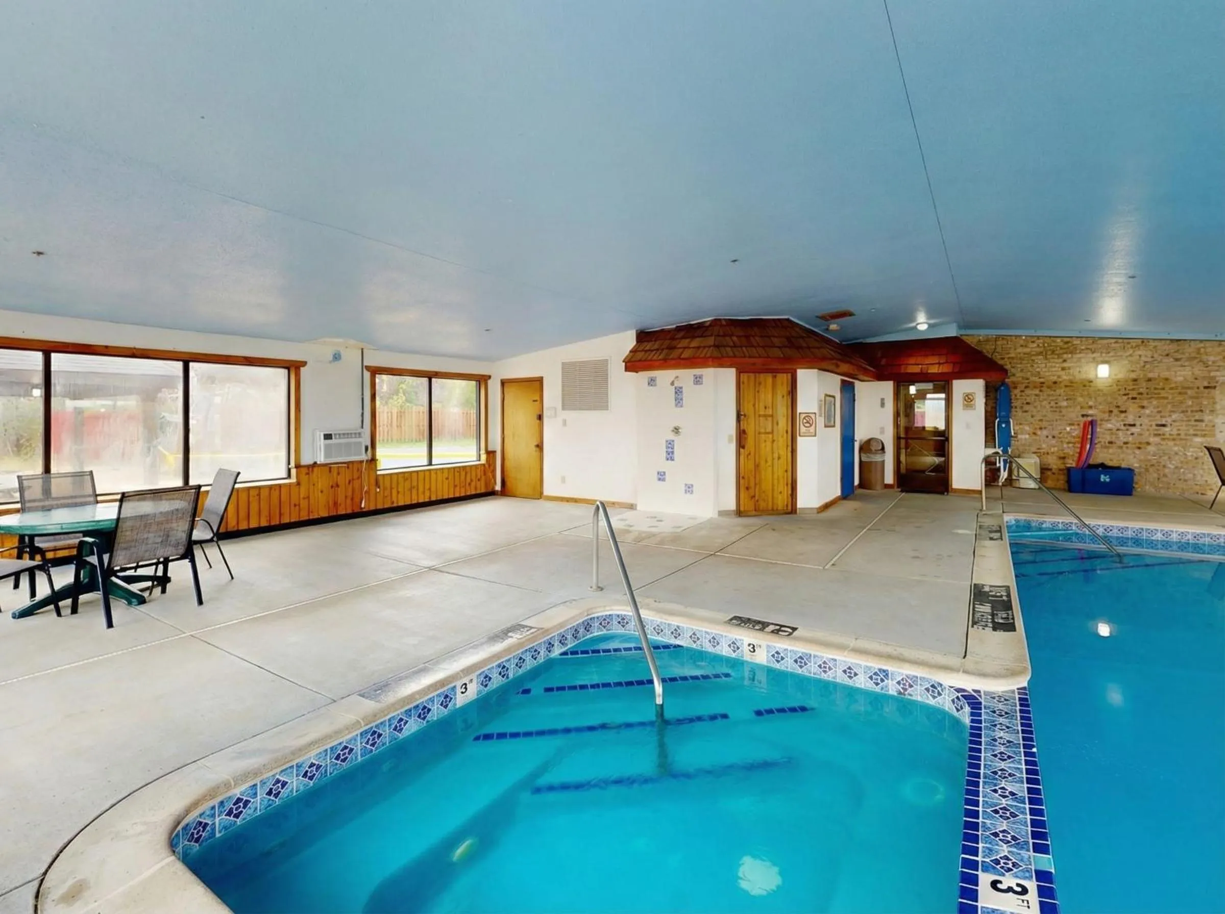 Hot Tub in Oscoda Lakeside Hotel