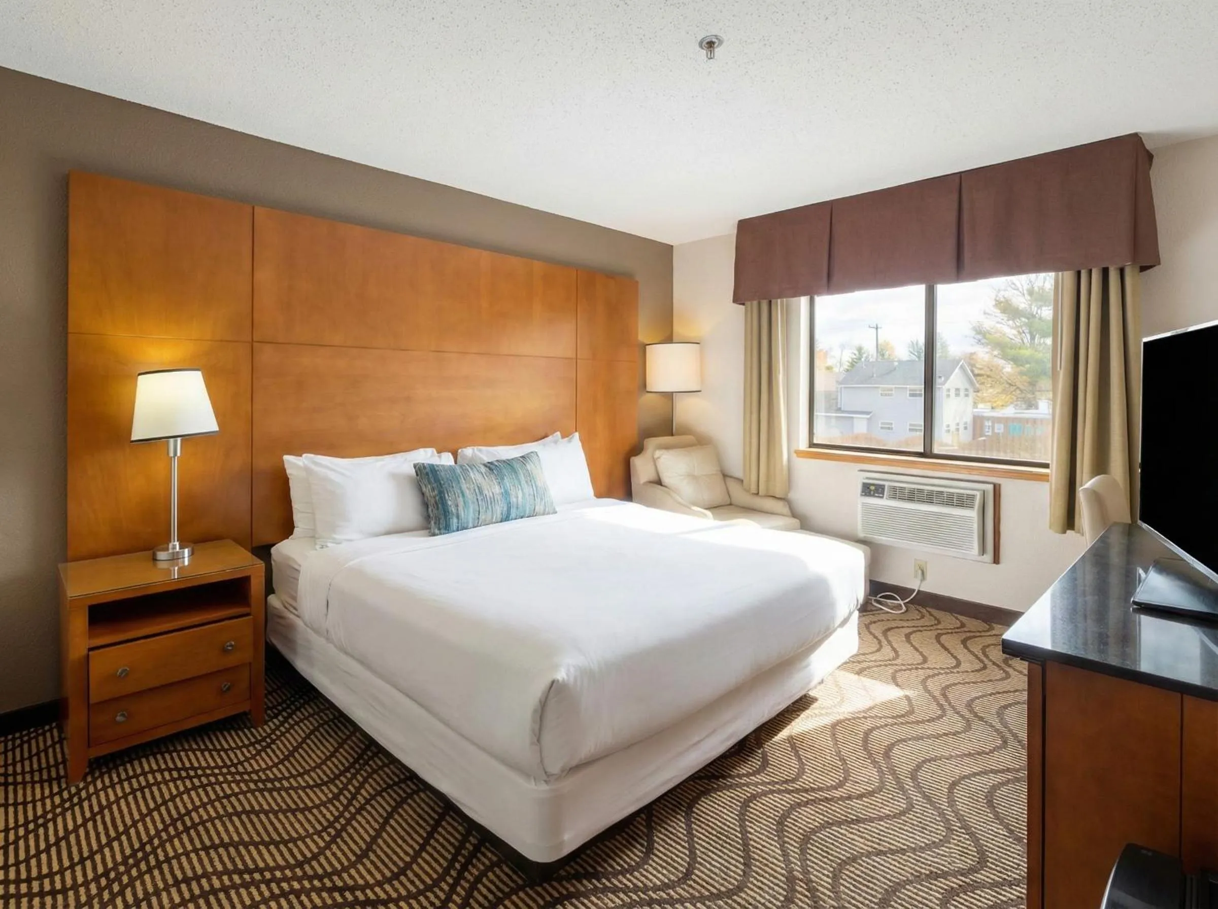 Bed in Oscoda Lakeside Hotel