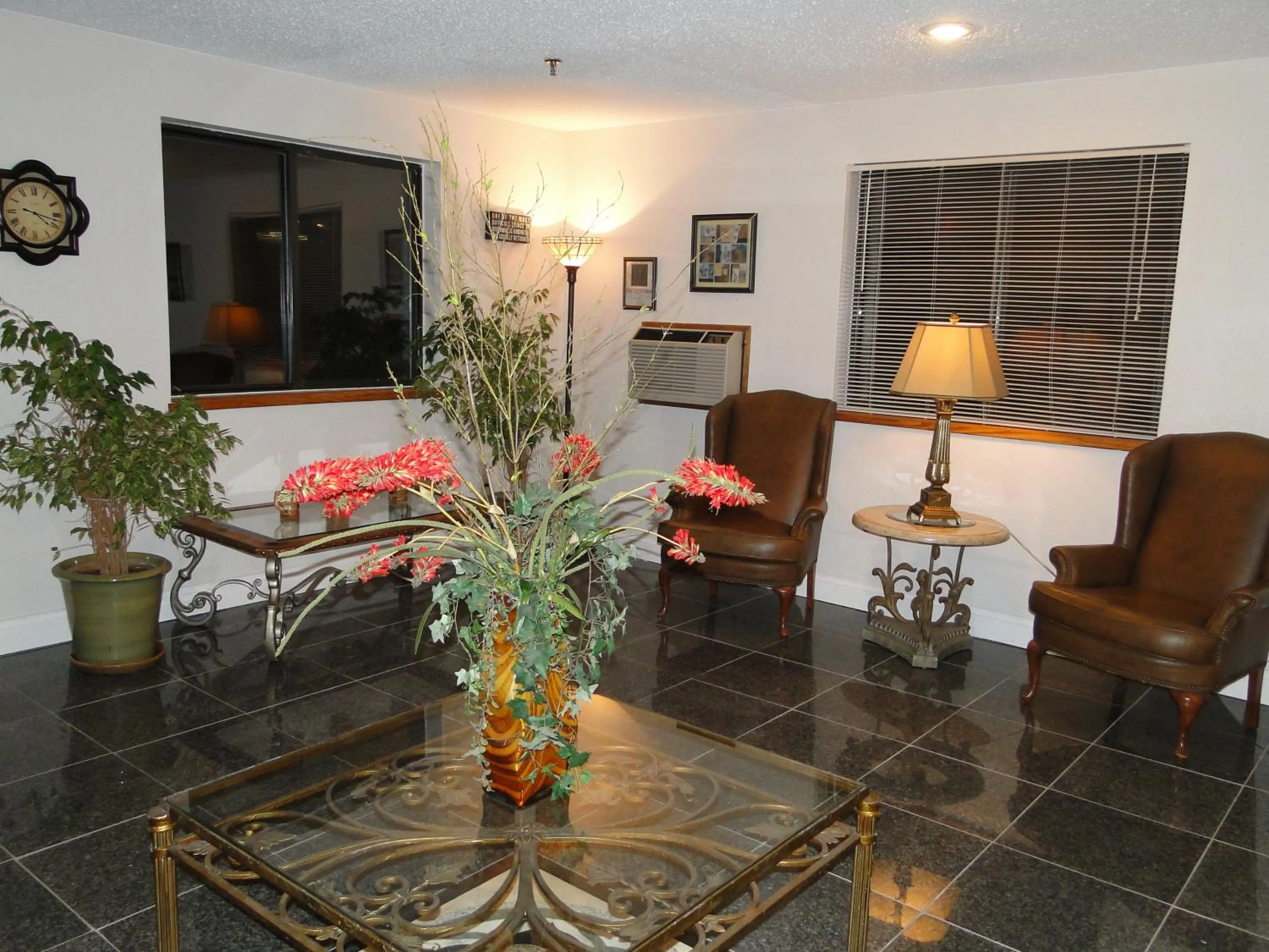Seating area in Oscoda Lakeside Hotel