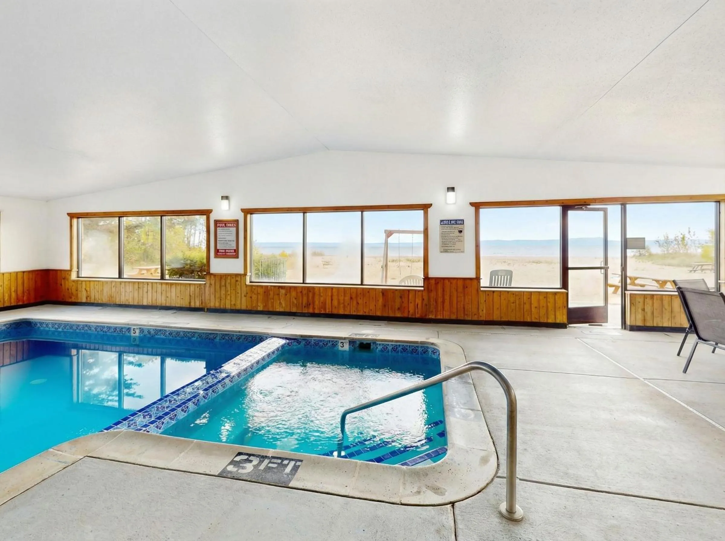 Hot Tub in Oscoda Lakeside Hotel
