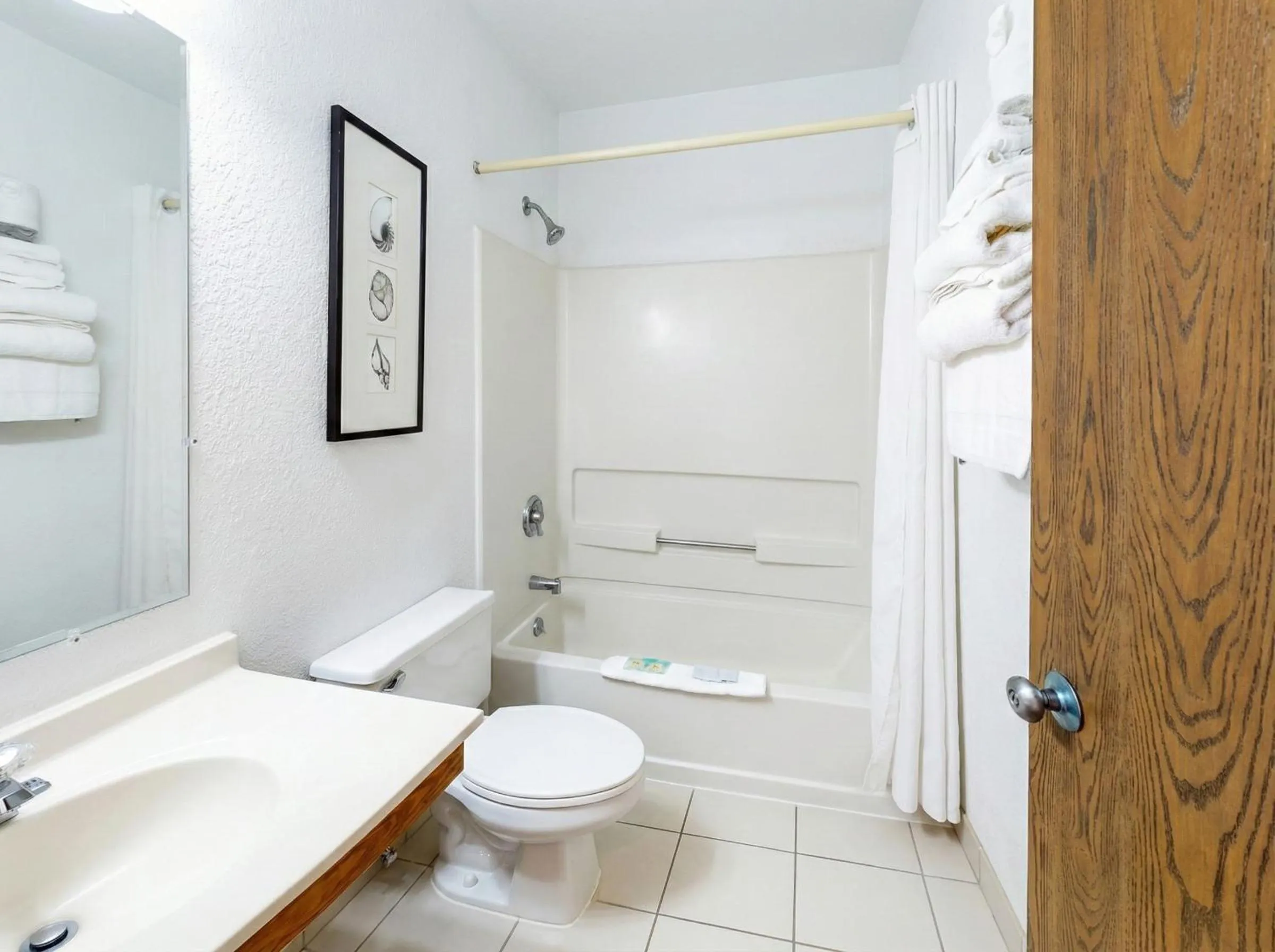 Shower in Oscoda Lakeside Hotel