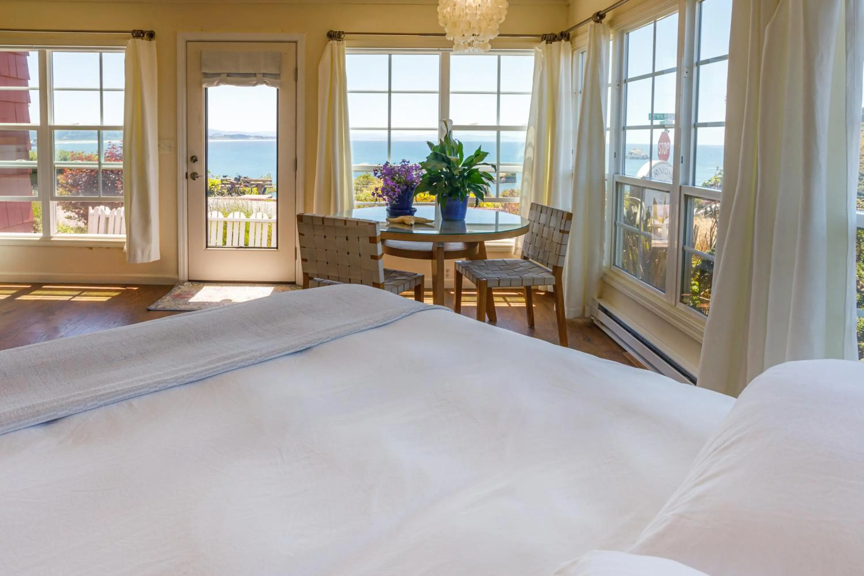 Bed in Lookout At Trinidad Bay