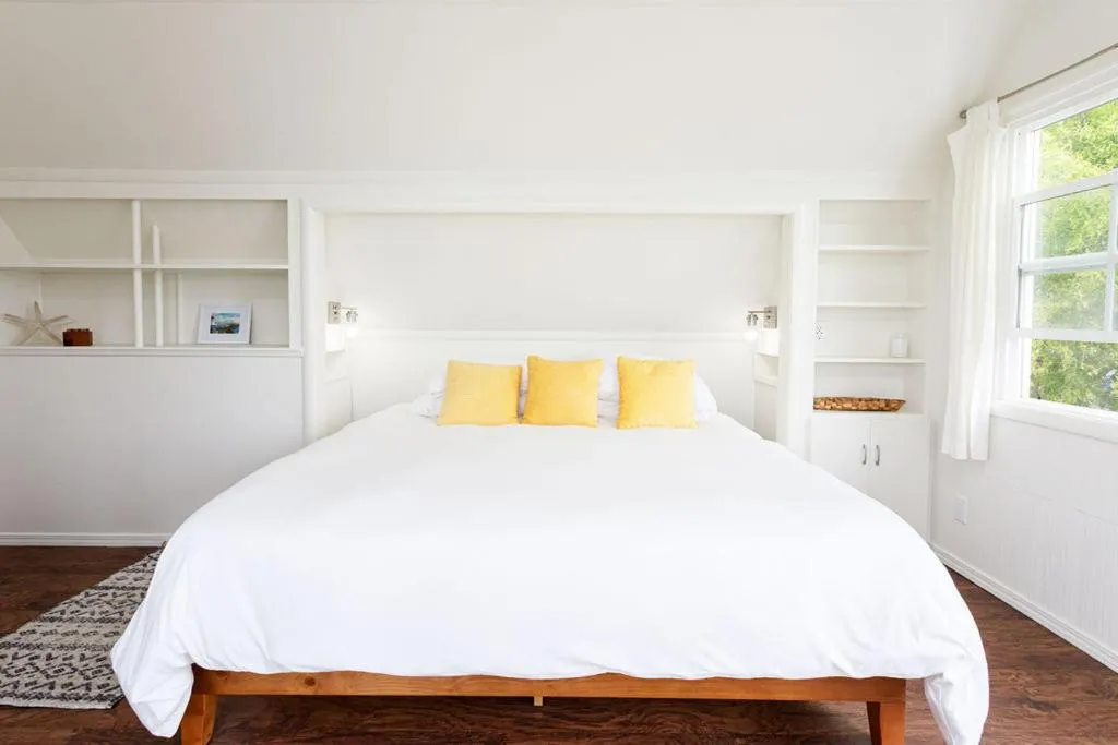 Bed in Lookout At Trinidad Bay