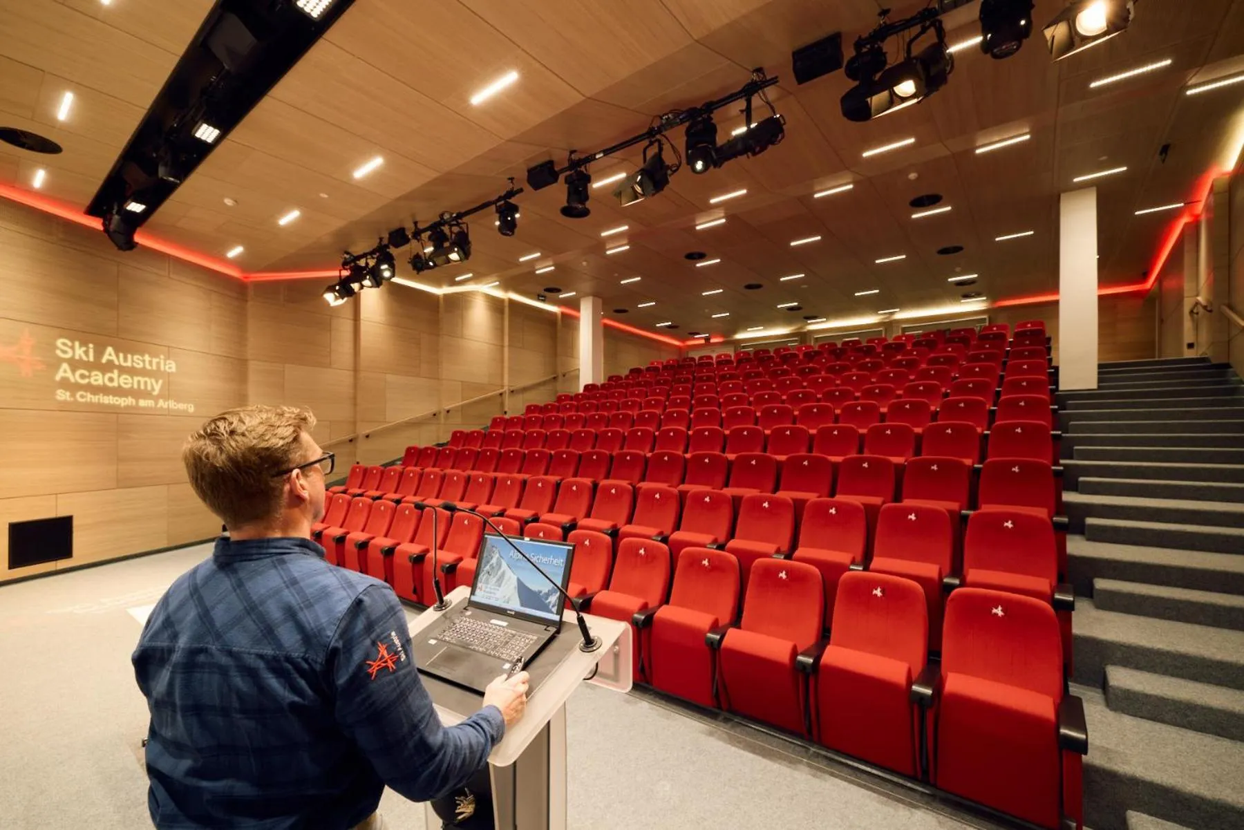 Meeting/conference room in Hotel Ski Austria St.Christoph a.A.