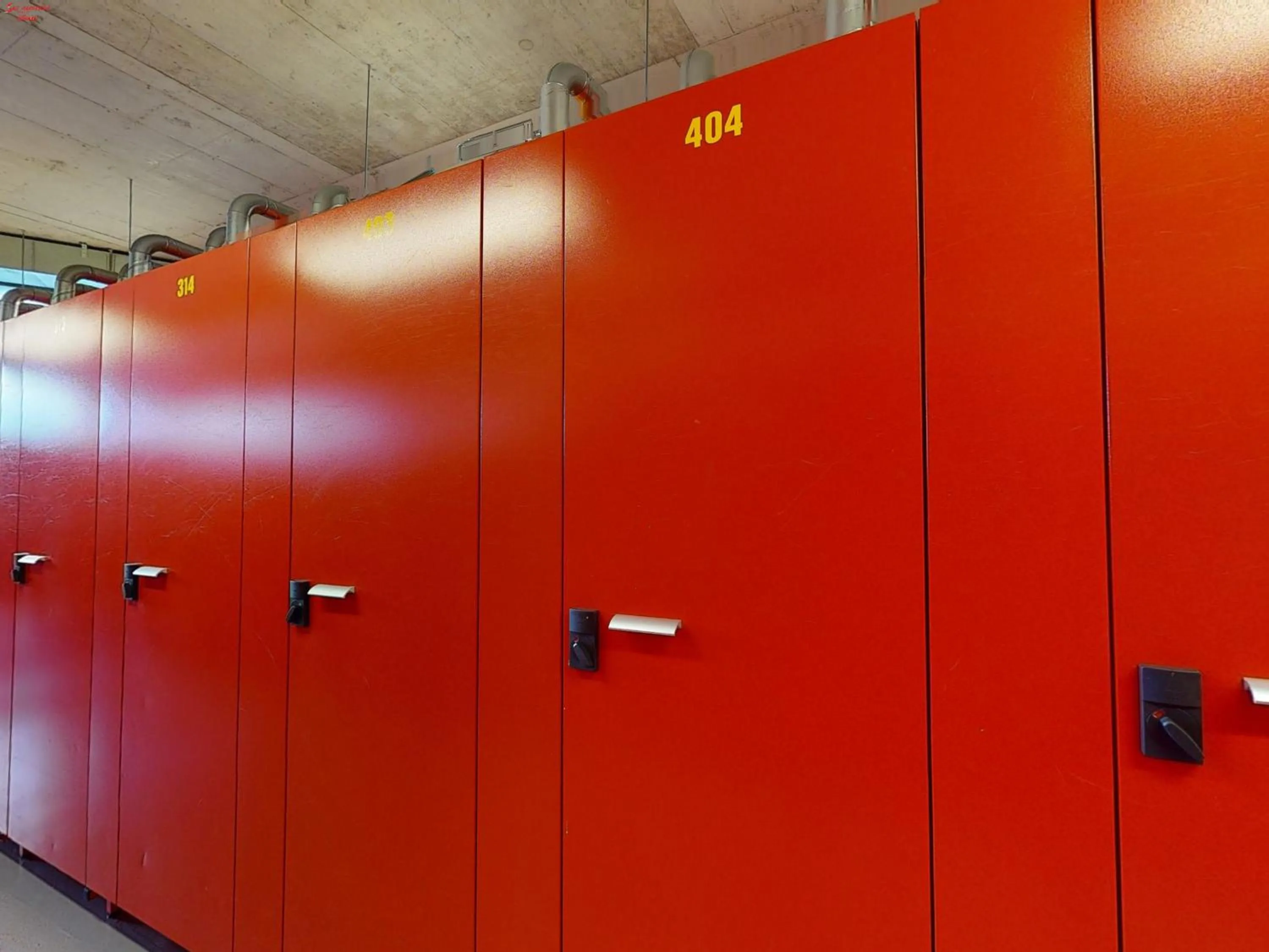 microwave in Hotel Ski Austria St.Christoph a.A.