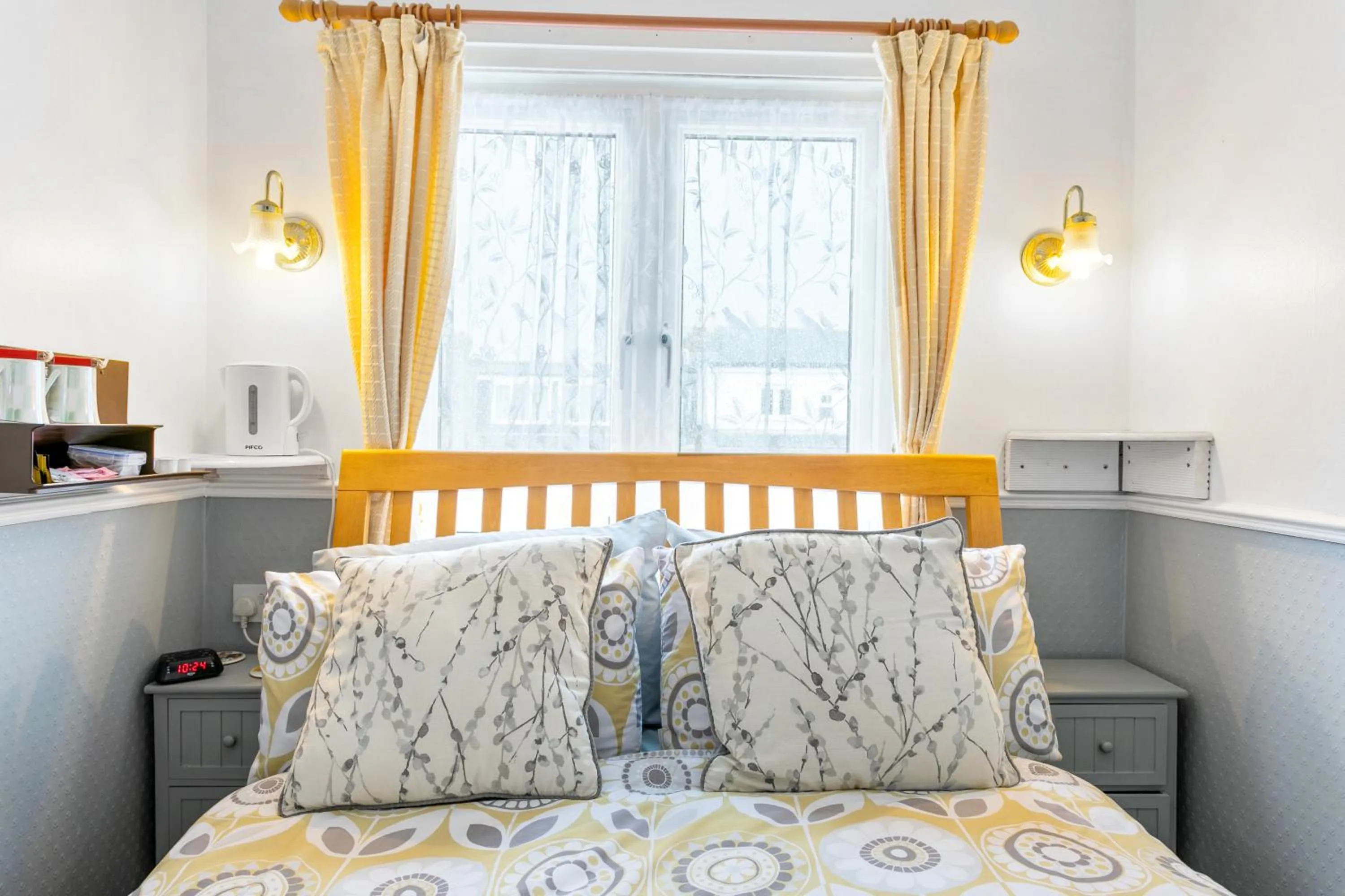 Bed in Jacaranda Hotel