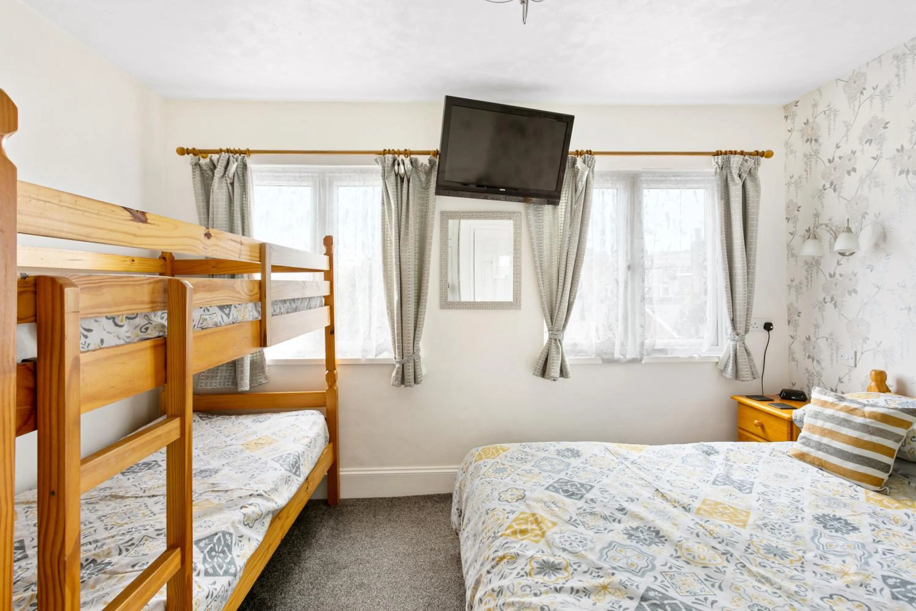 Photo of the whole room, Bed in Jacaranda Hotel