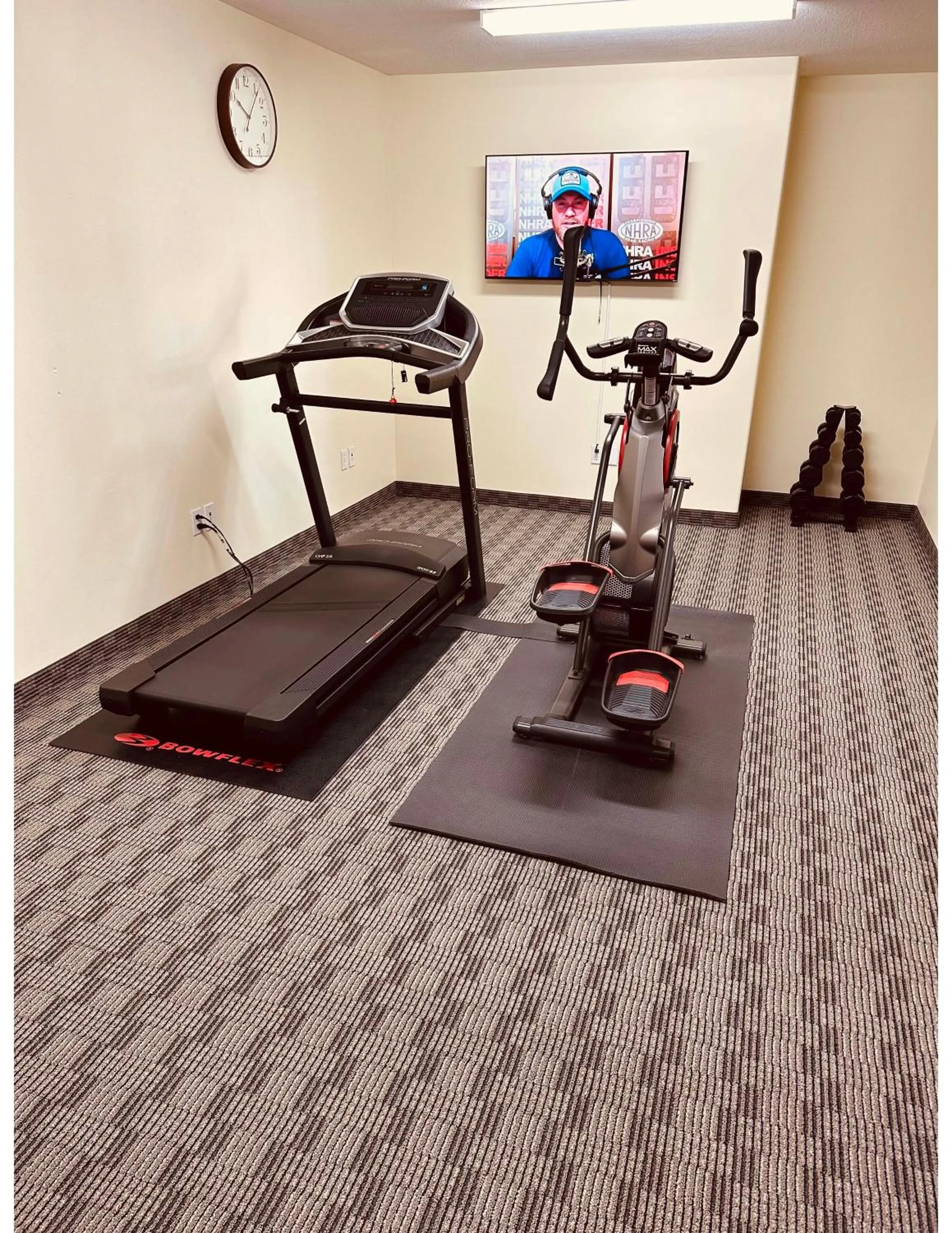 Fitness centre/facilities in Aurora Park Inn & Suites