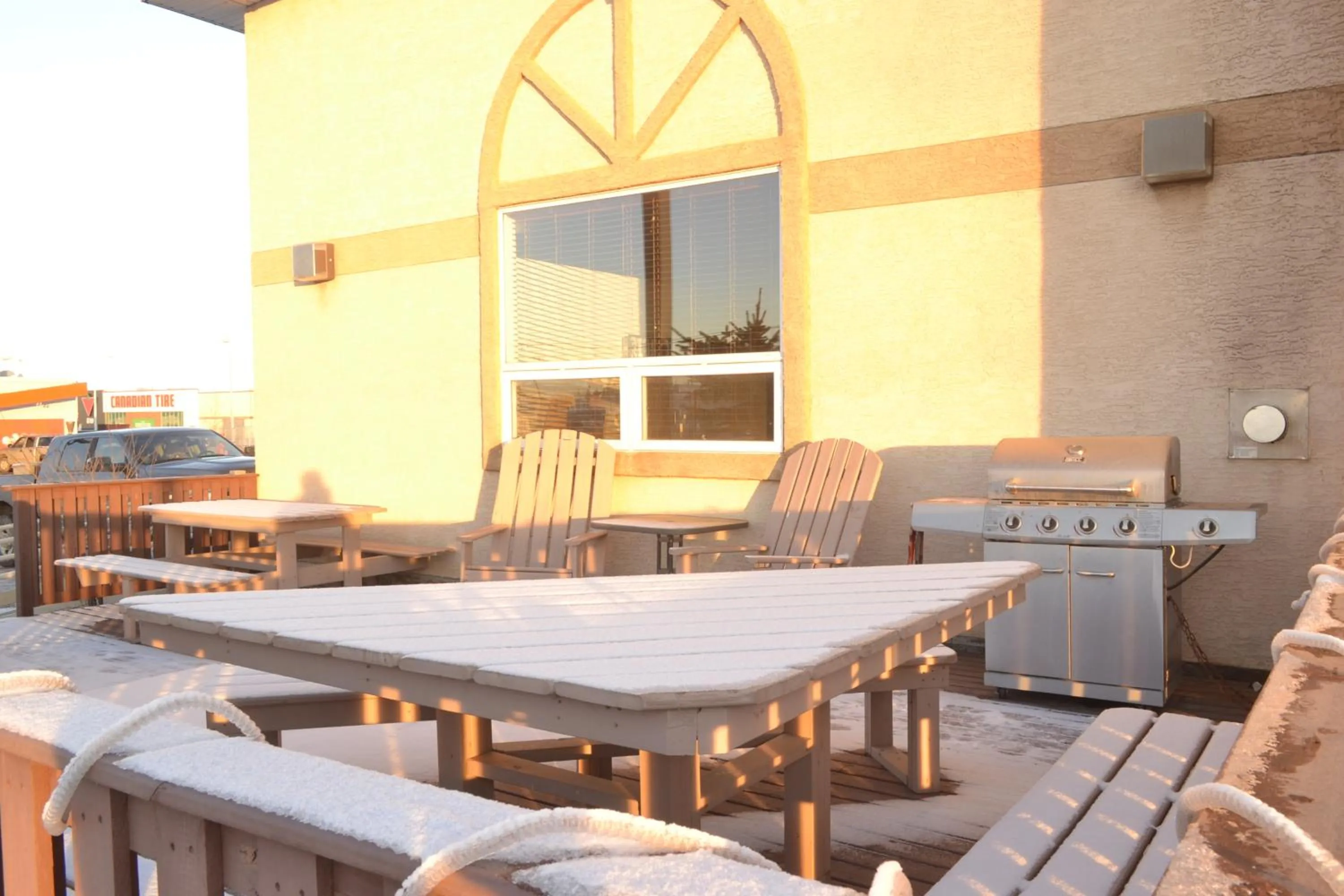 Patio in Aurora Park Inn & Suites
