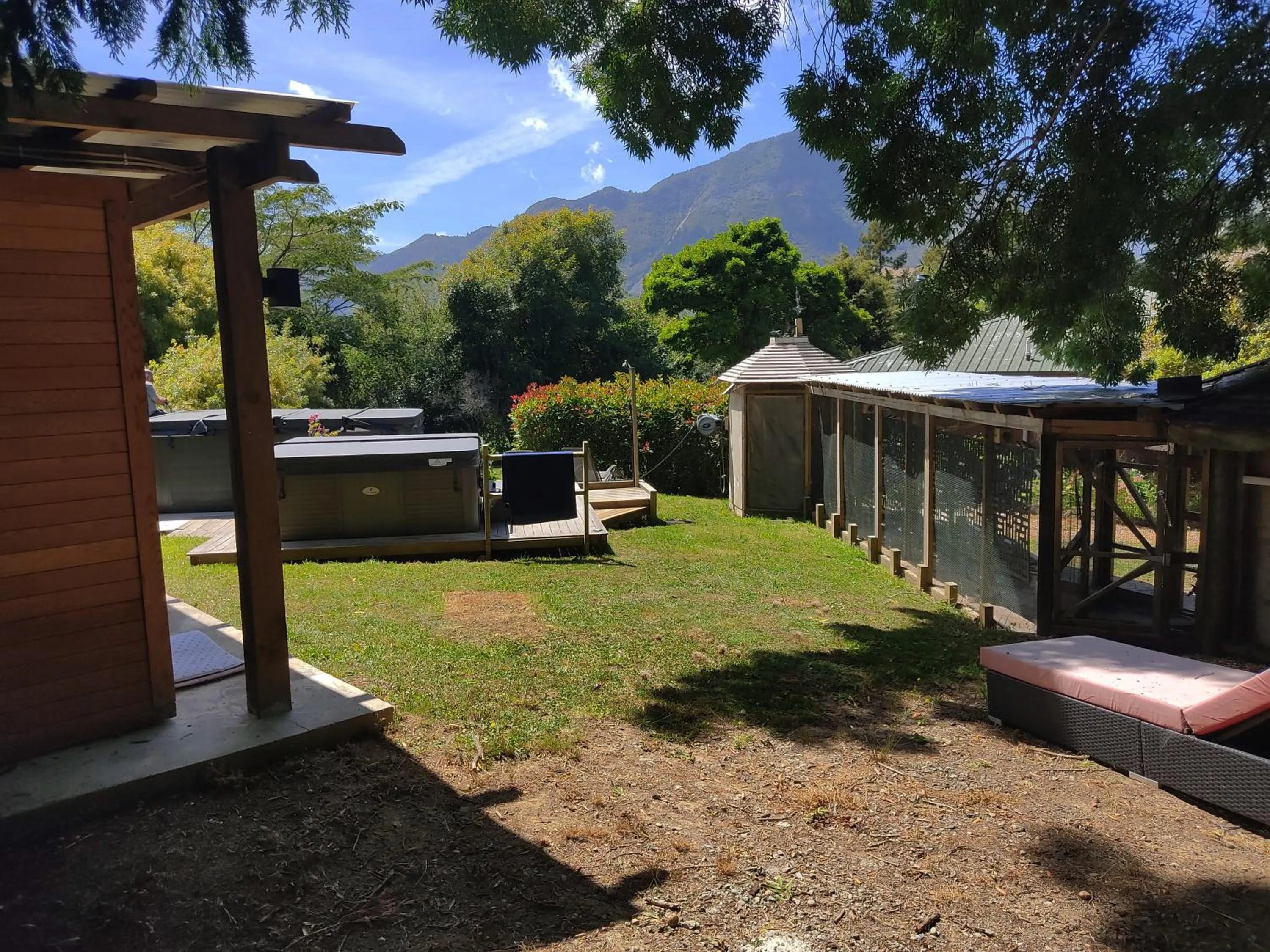 Property building in Golden Caves - Bed and Breakfast