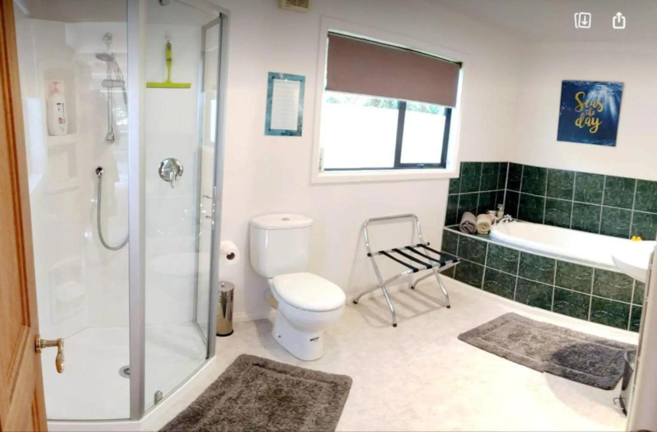 Bathroom in Golden Caves - Bed and Breakfast