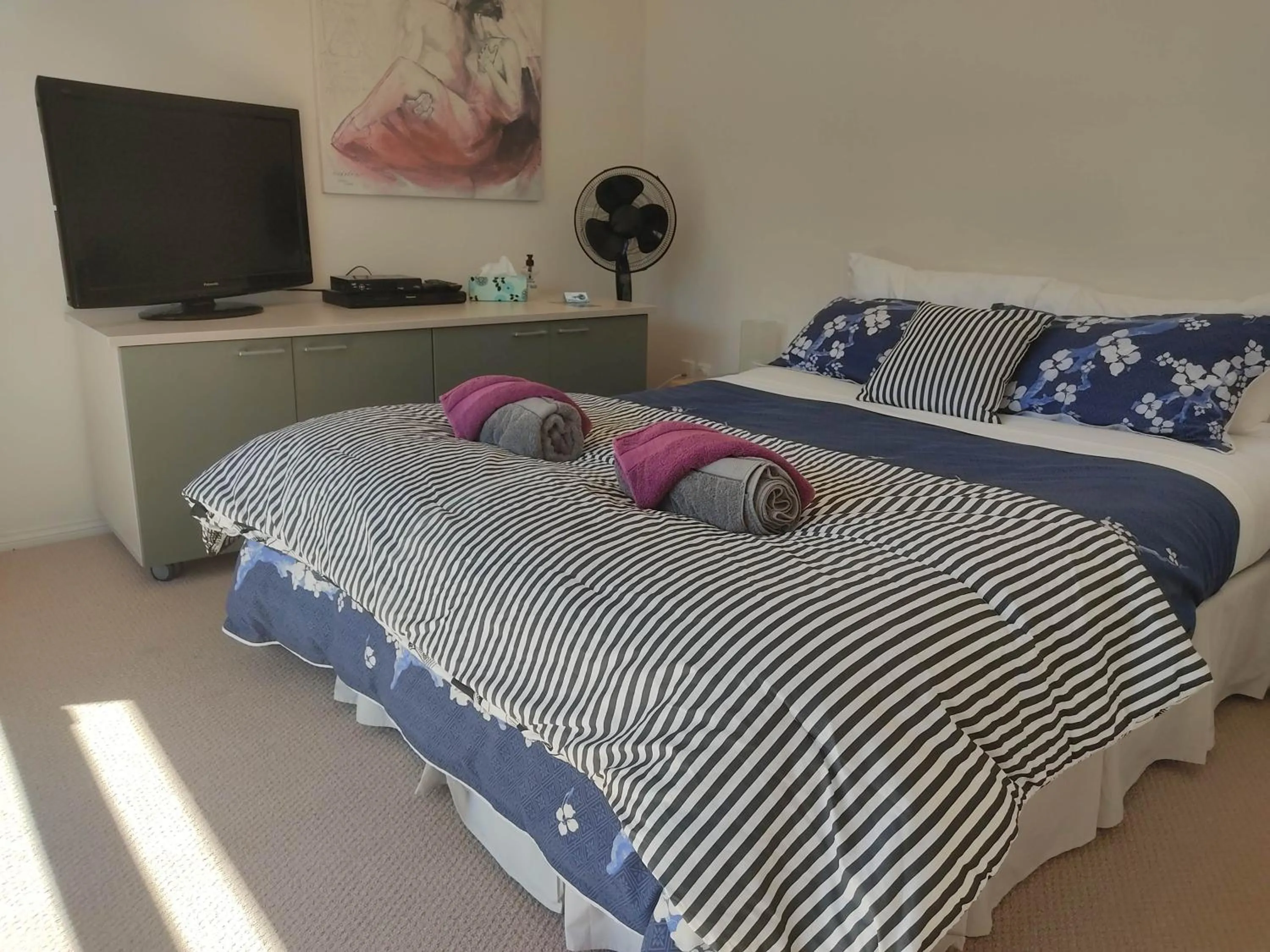 Bedroom, Bed in Golden Caves - Bed and Breakfast