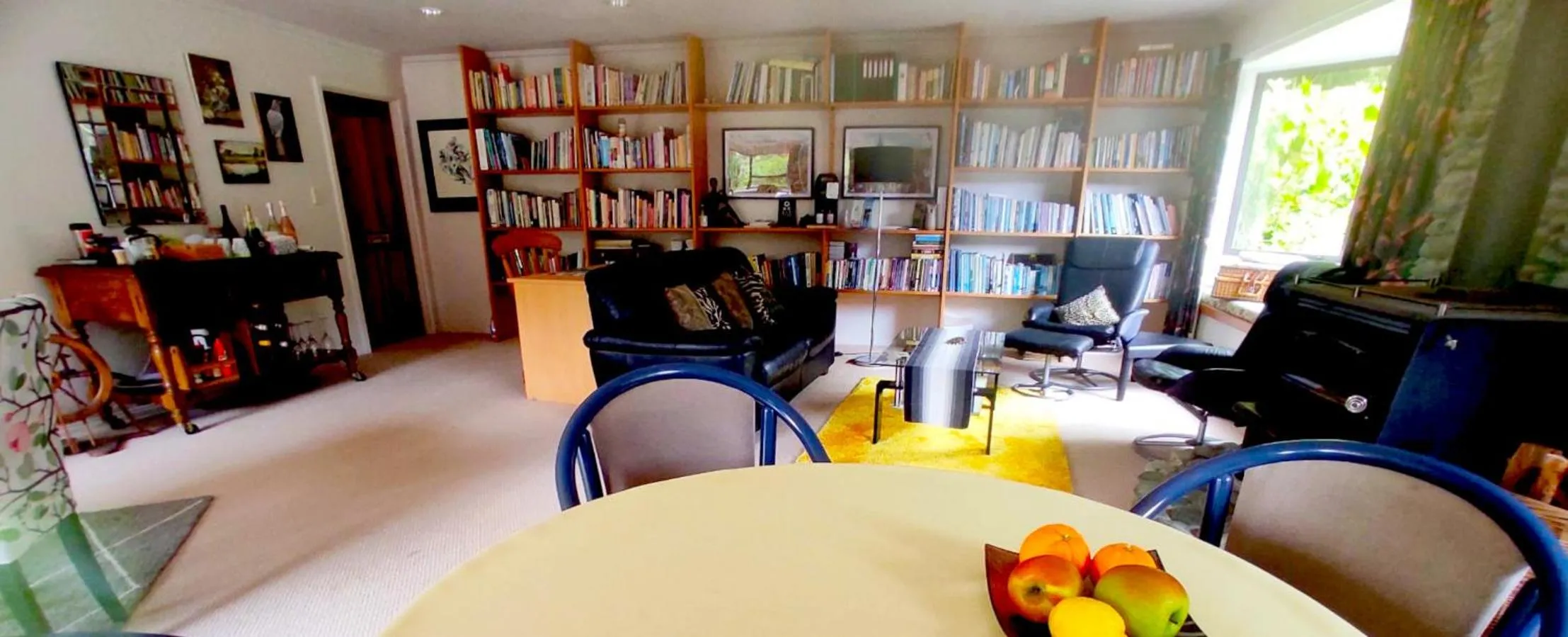 Lounge or bar in Golden Caves - Bed and Breakfast