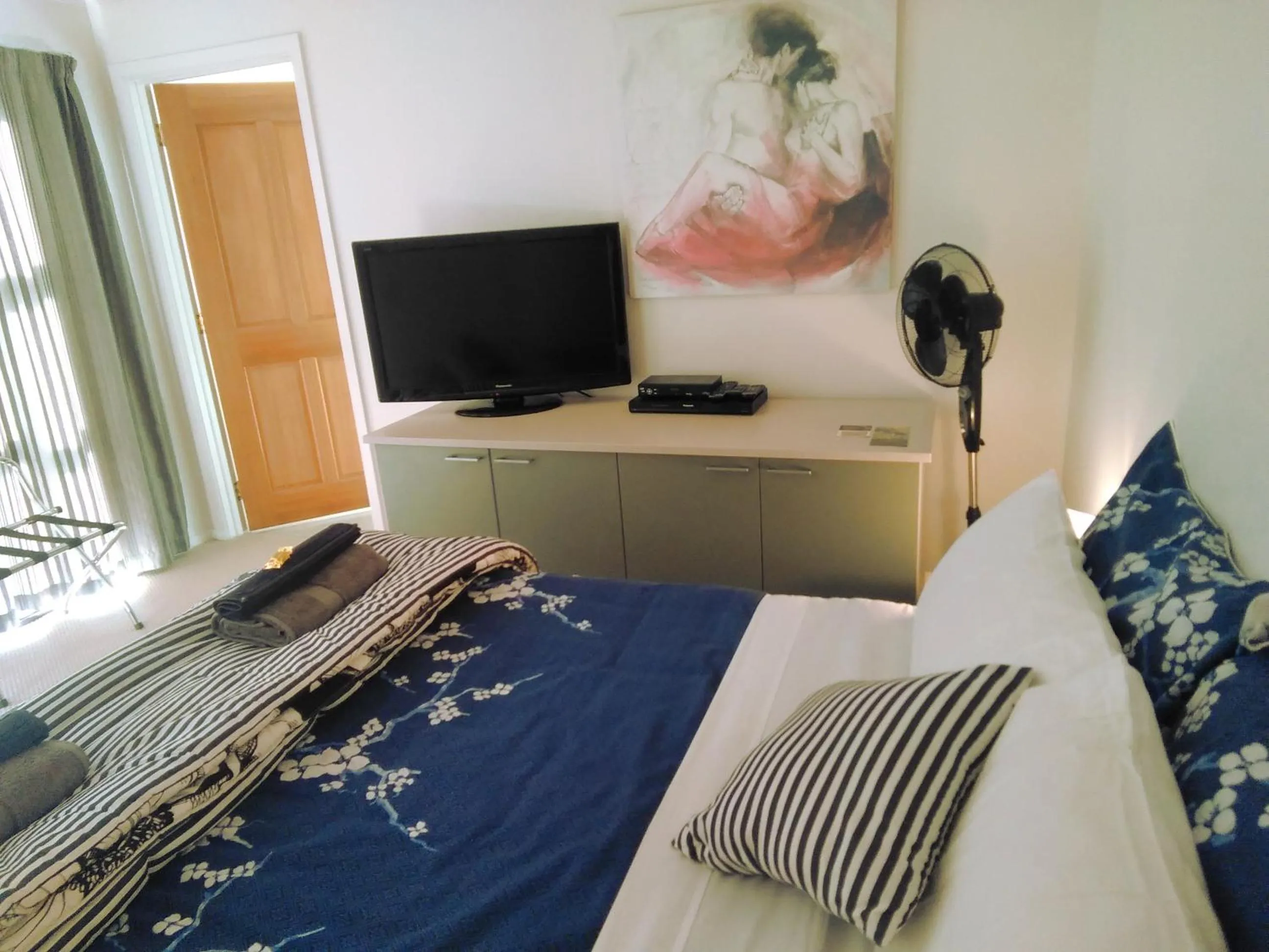 Photo of the whole room, Bed in Golden Caves - Bed and Breakfast